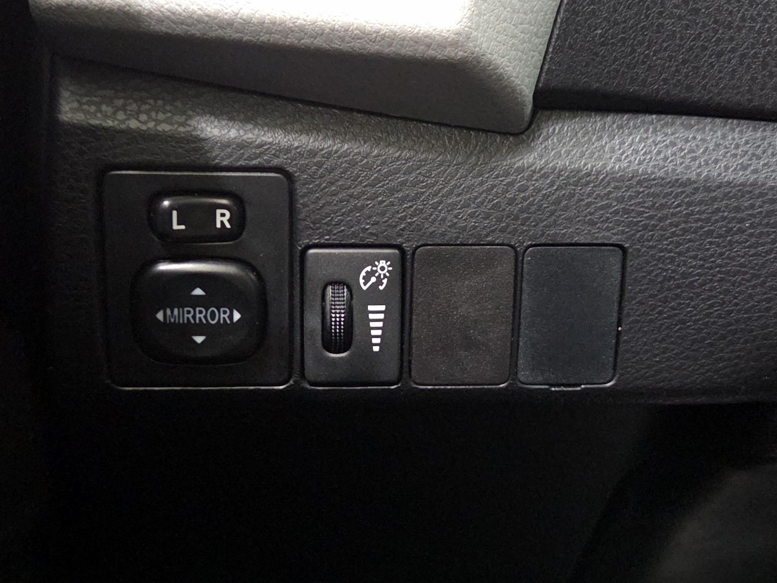2016 Toyota Corolla LE - Photo 14