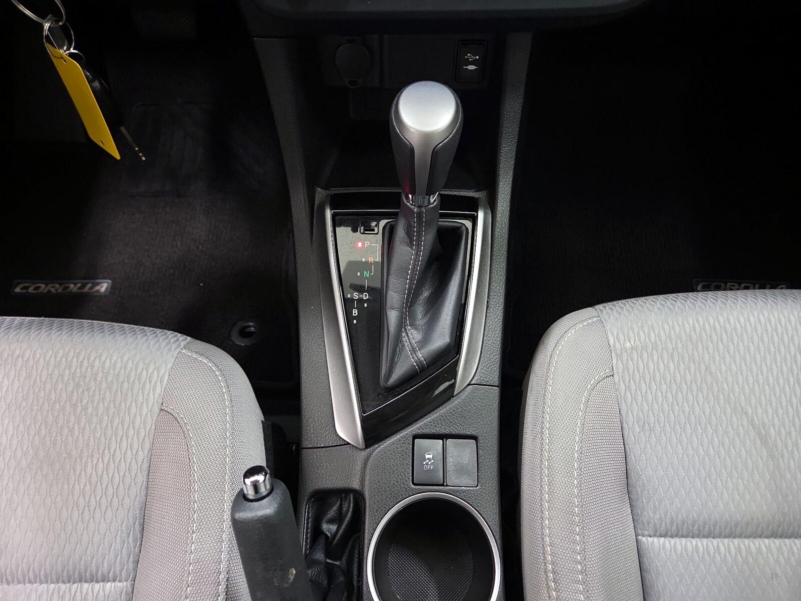 2016 Toyota Corolla LE - Photo 18