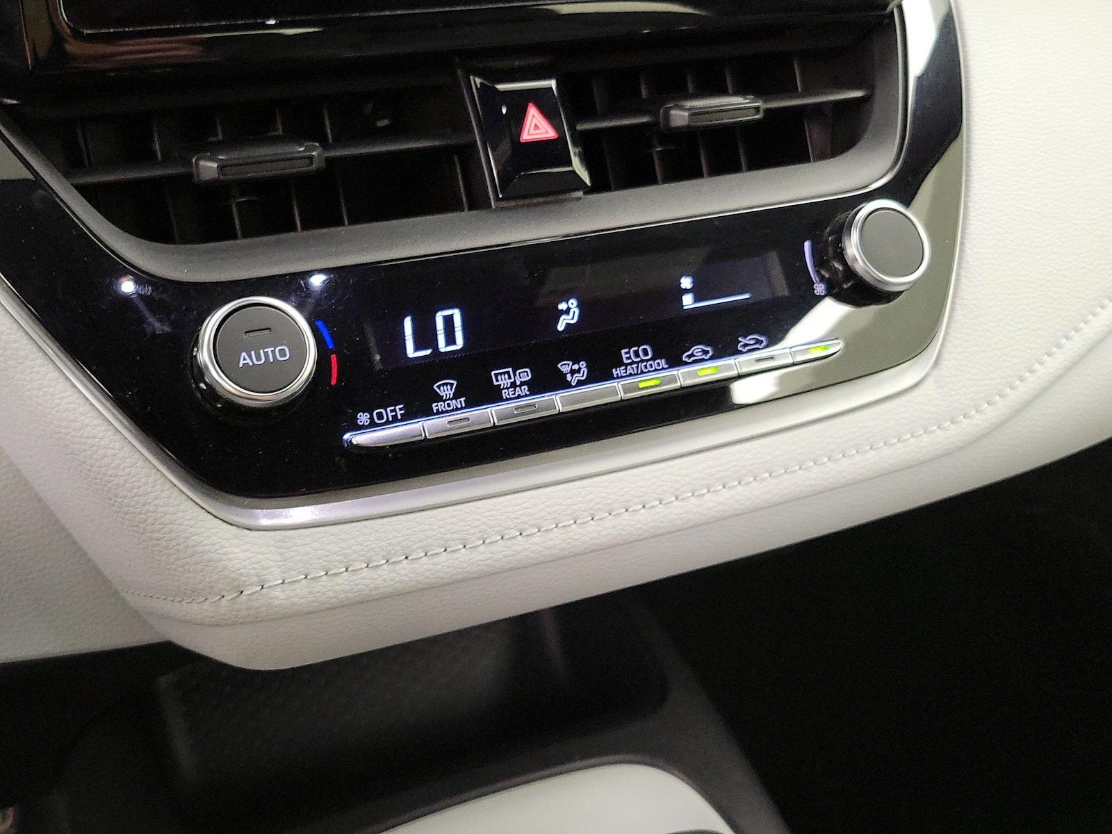 2023 Toyota Corolla SE - Photo 17