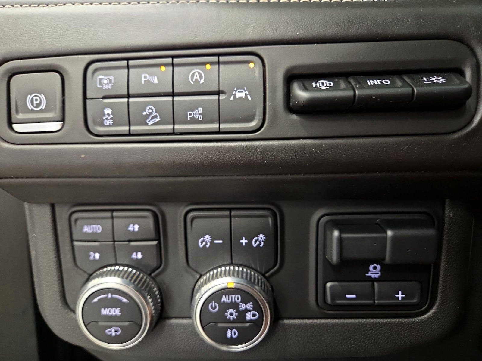 2023 GMC Yukon XL Denali Ultimate - Photo 14