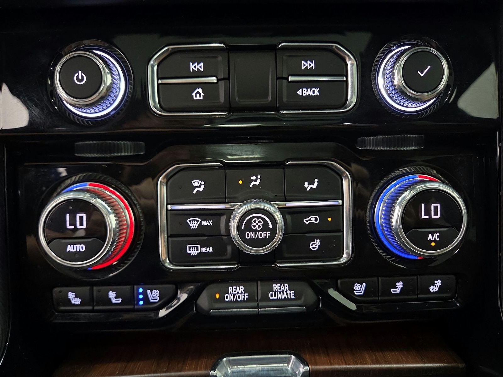 2023 GMC Yukon XL Denali Ultimate - Photo 18