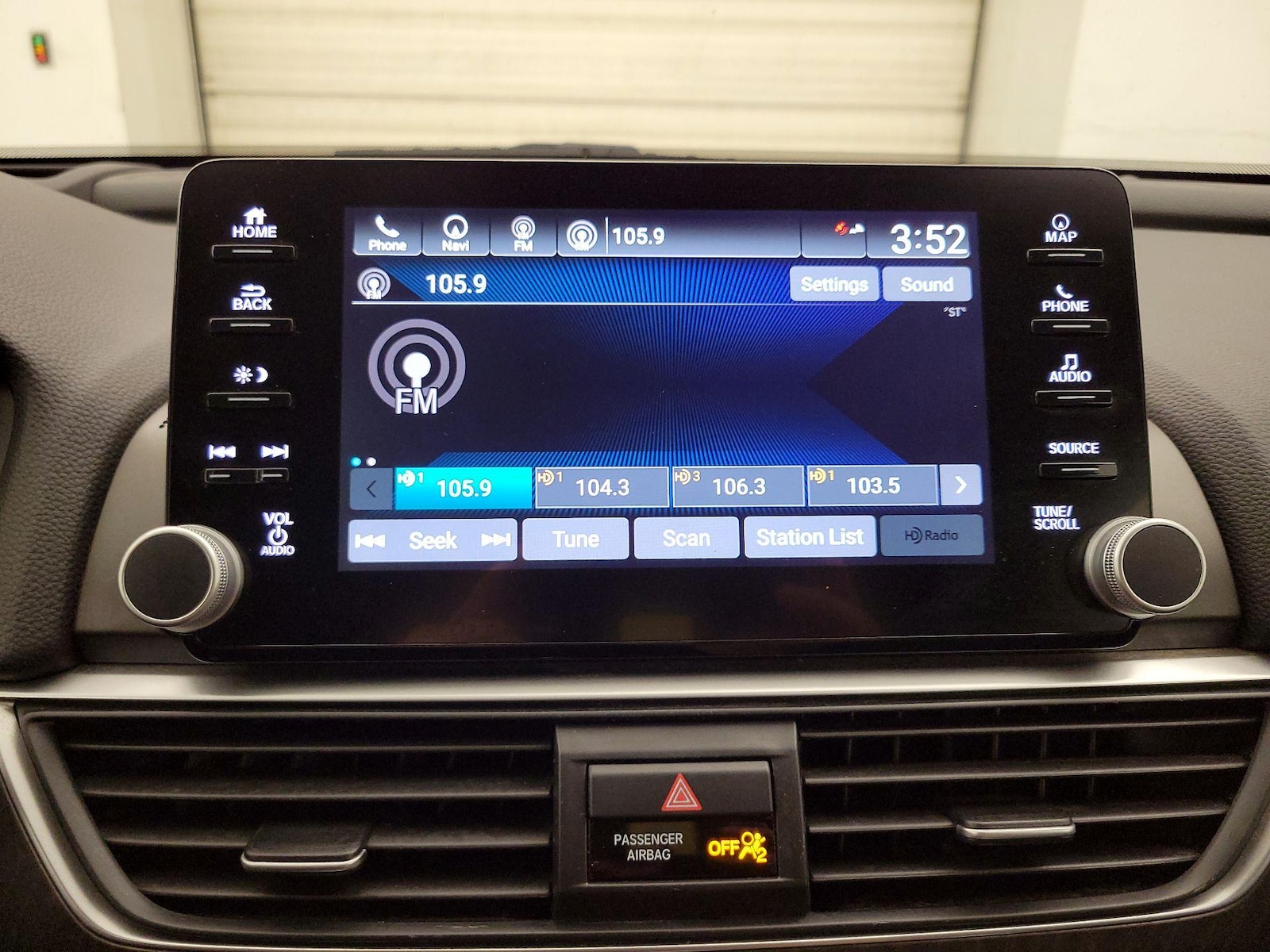 2018 Honda Accord Hybrid Touring - Photo 16