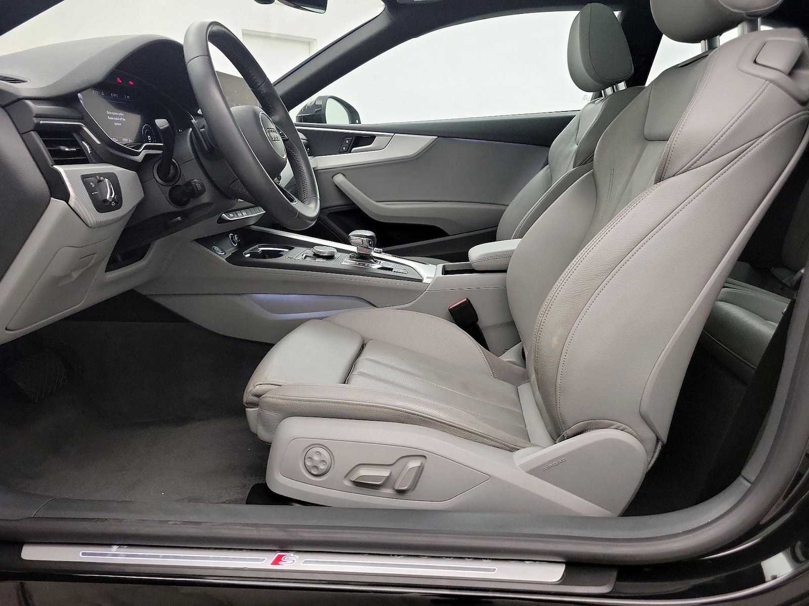 Power Seat(s) & Leather Seats