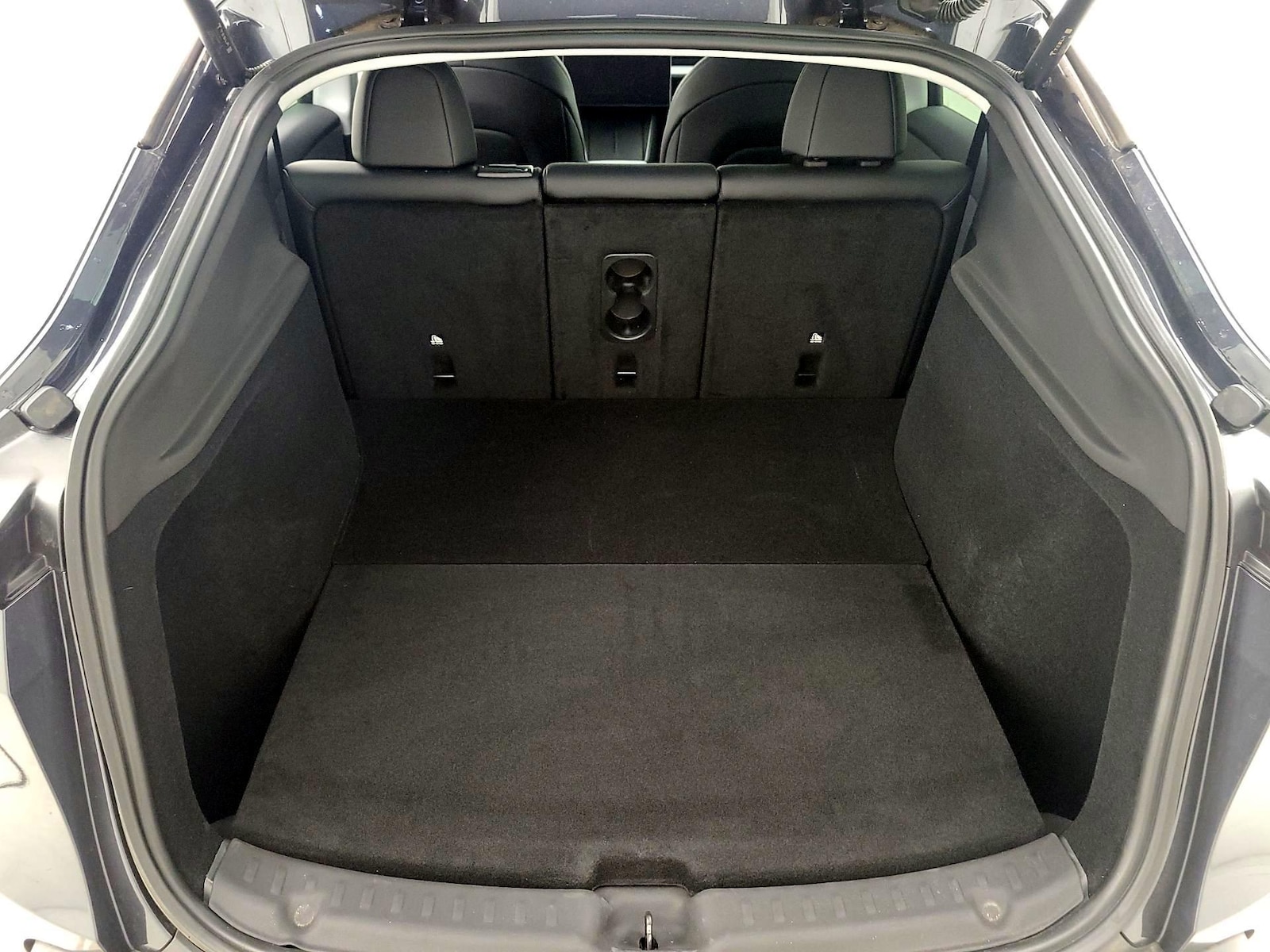 2026 Tesla Model Y Standard - Photo 18