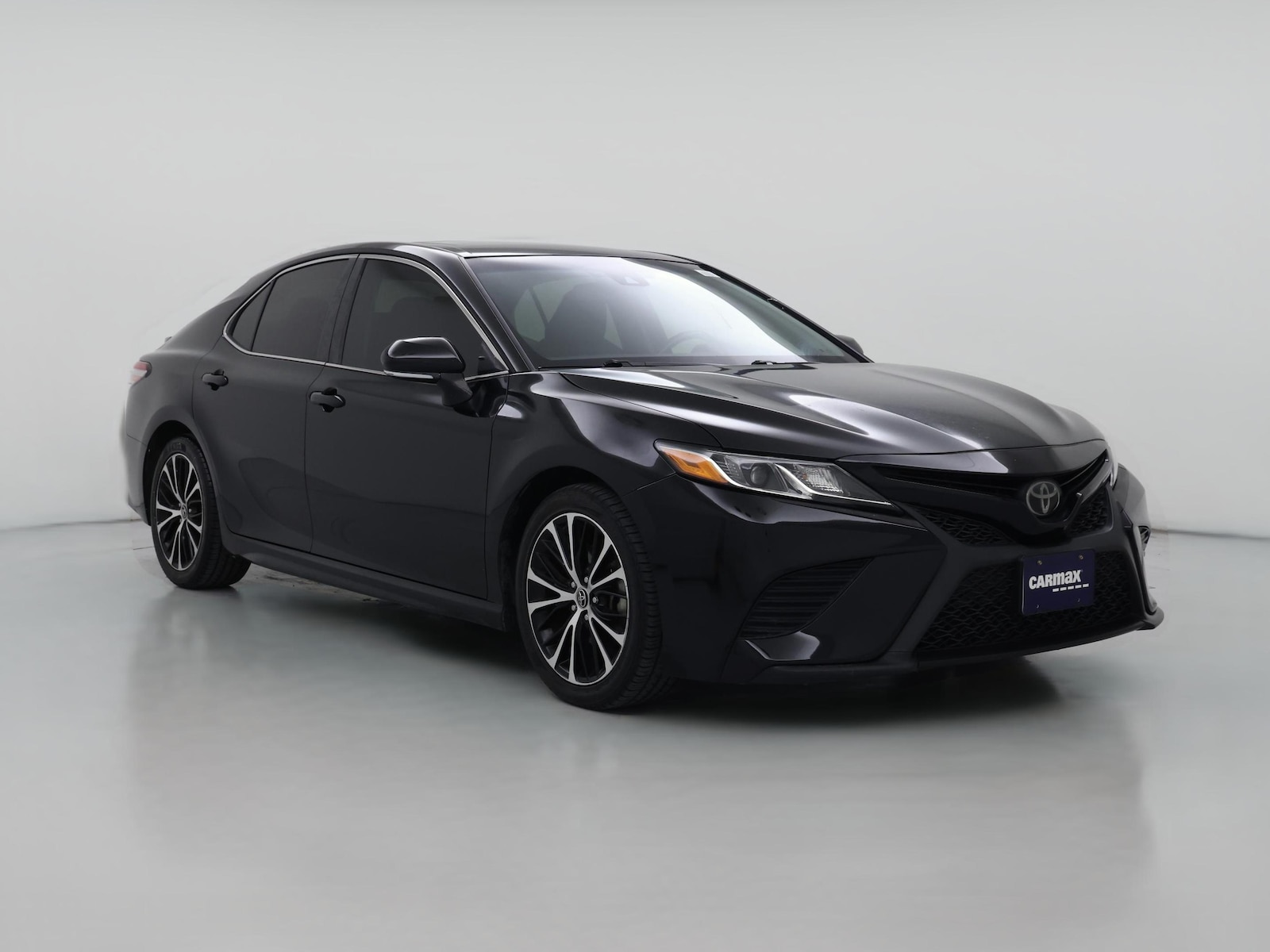 2018 Toyota Camry SE - Photo 1