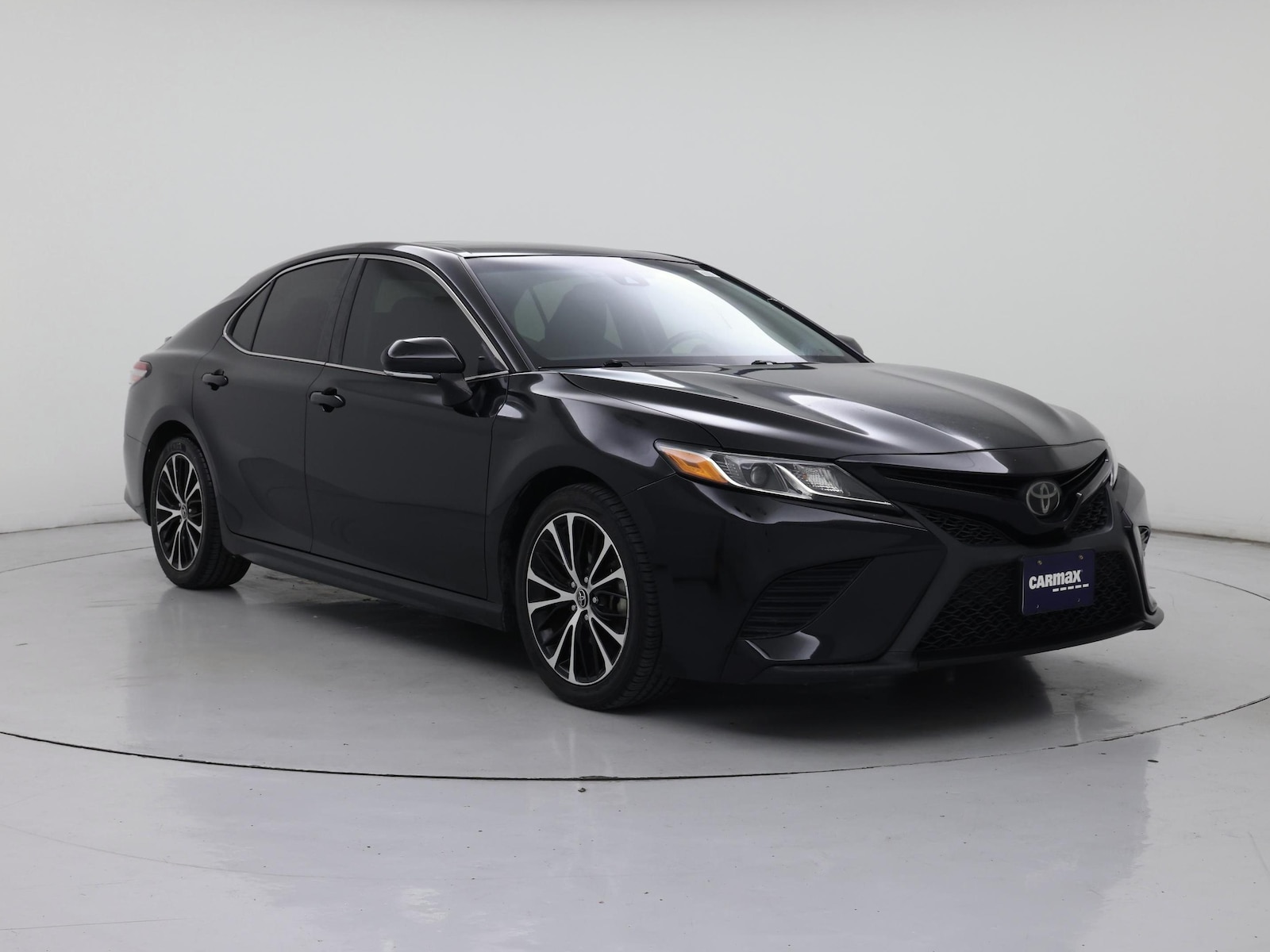 2018 Toyota Camry SE - Photo 2