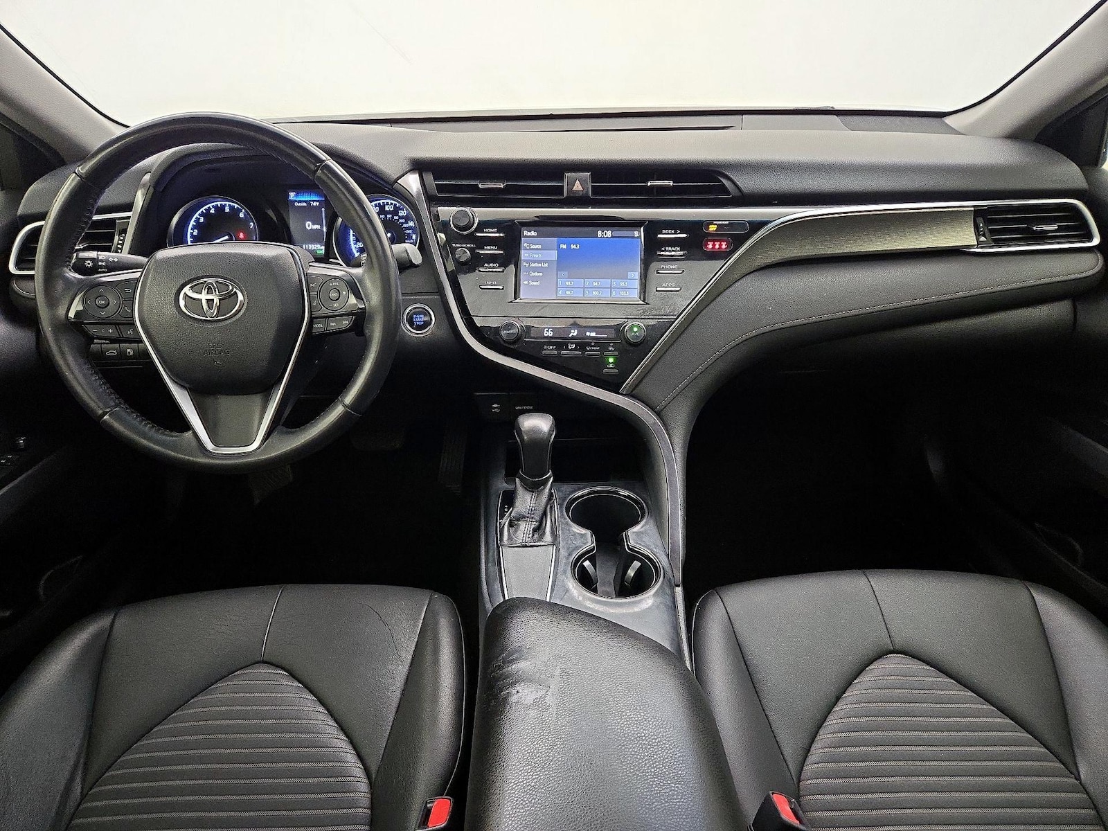 2018 Toyota Camry SE - Photo 10