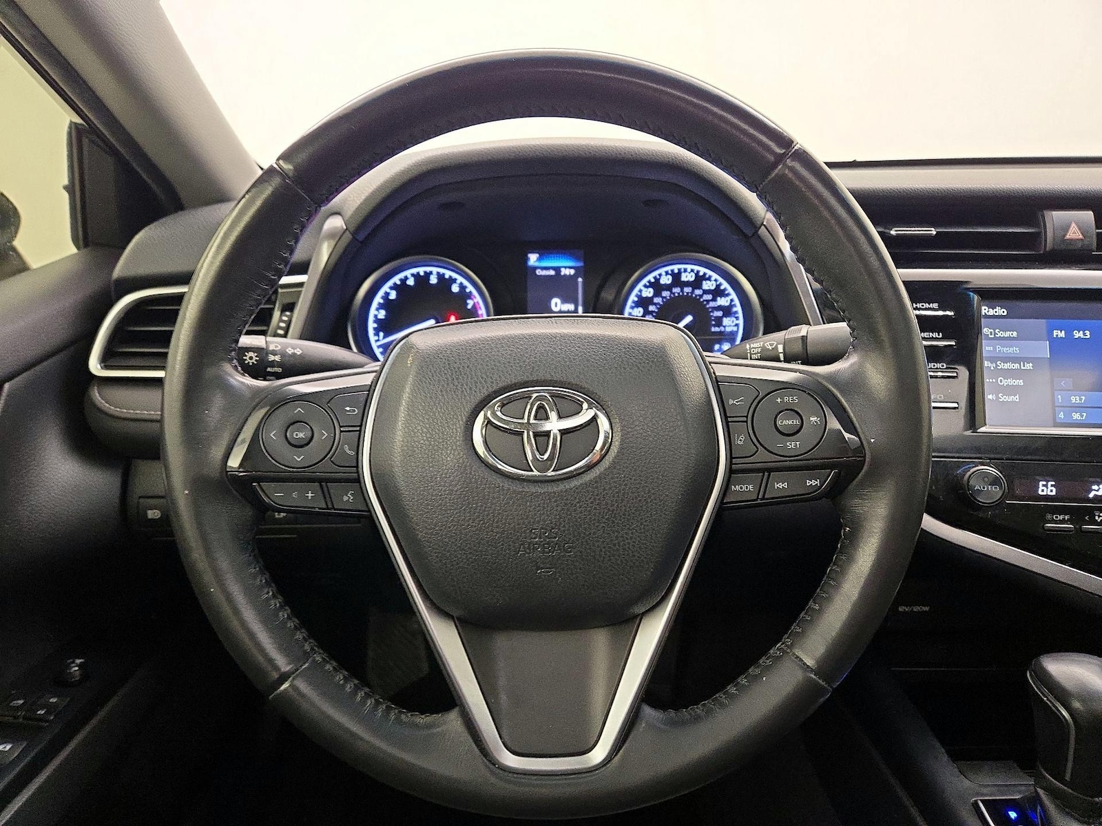 2018 Toyota Camry SE - Photo 11