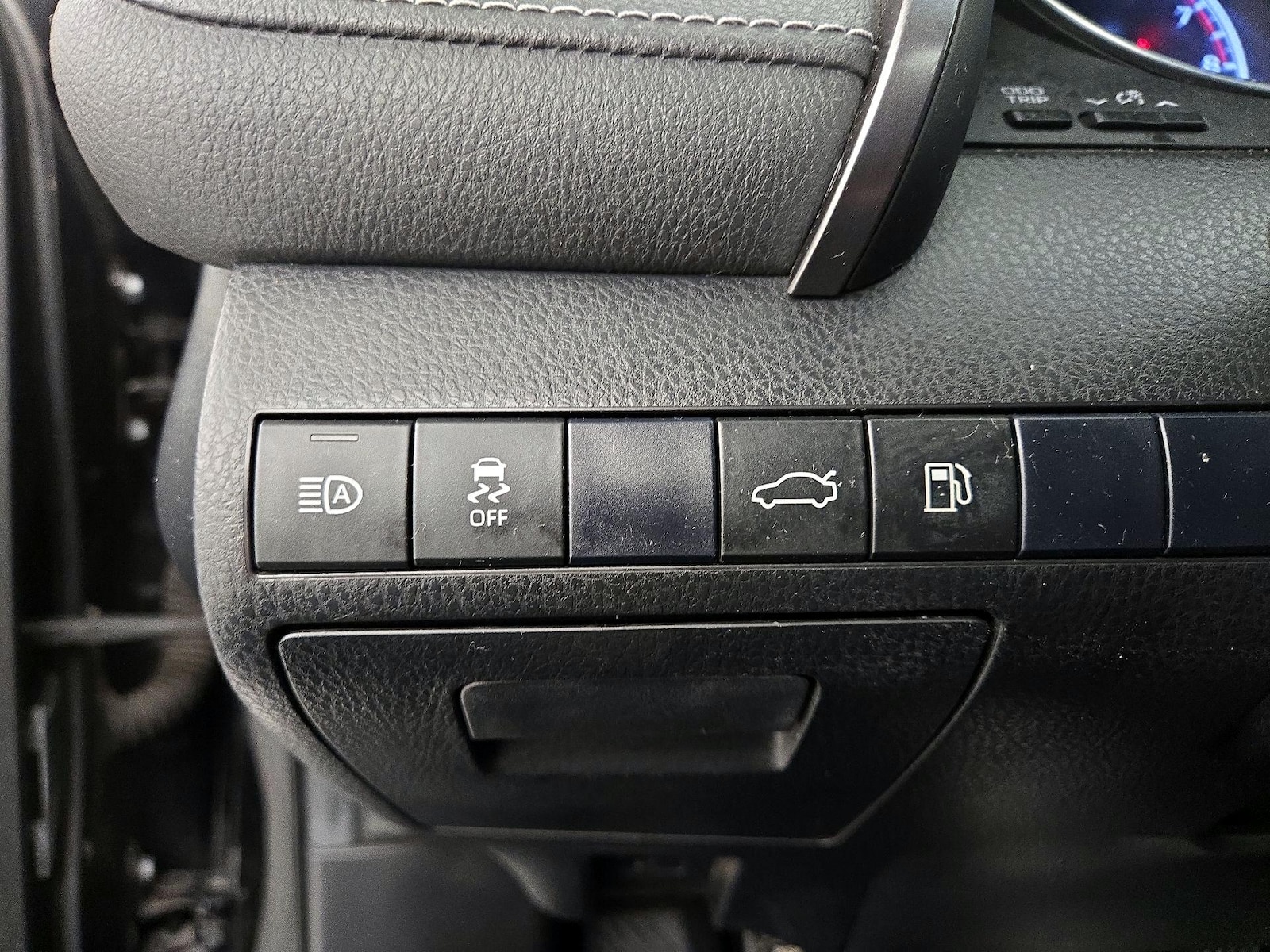 2018 Toyota Camry SE - Photo 14