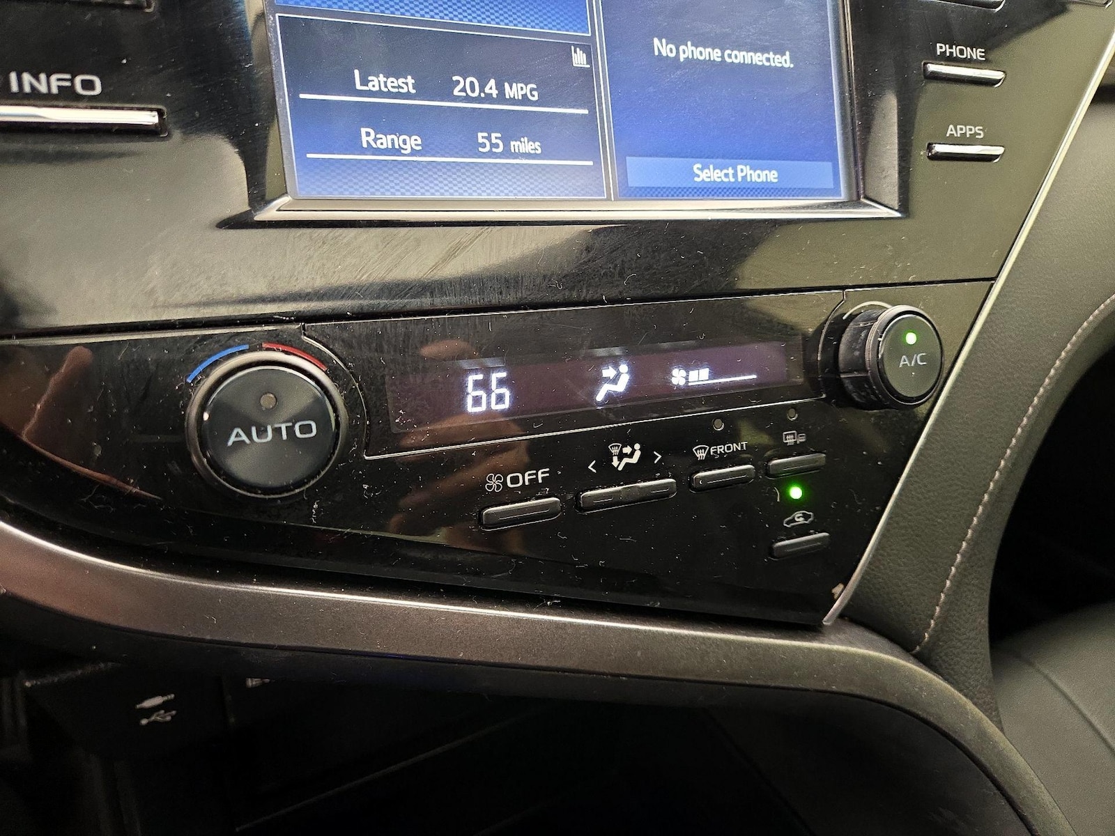 2018 Toyota Camry SE - Photo 17