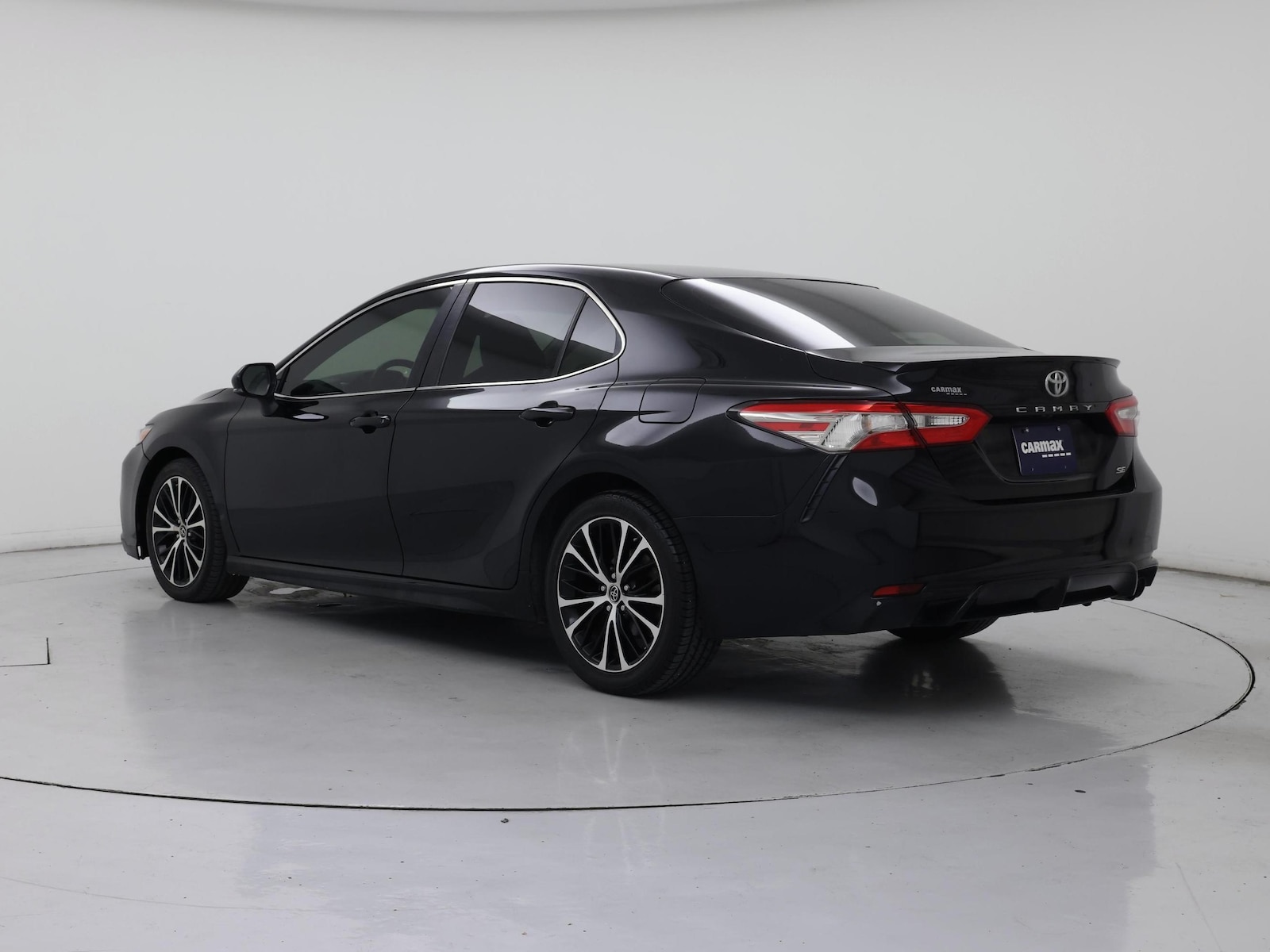 2018 Toyota Camry SE - Photo 3