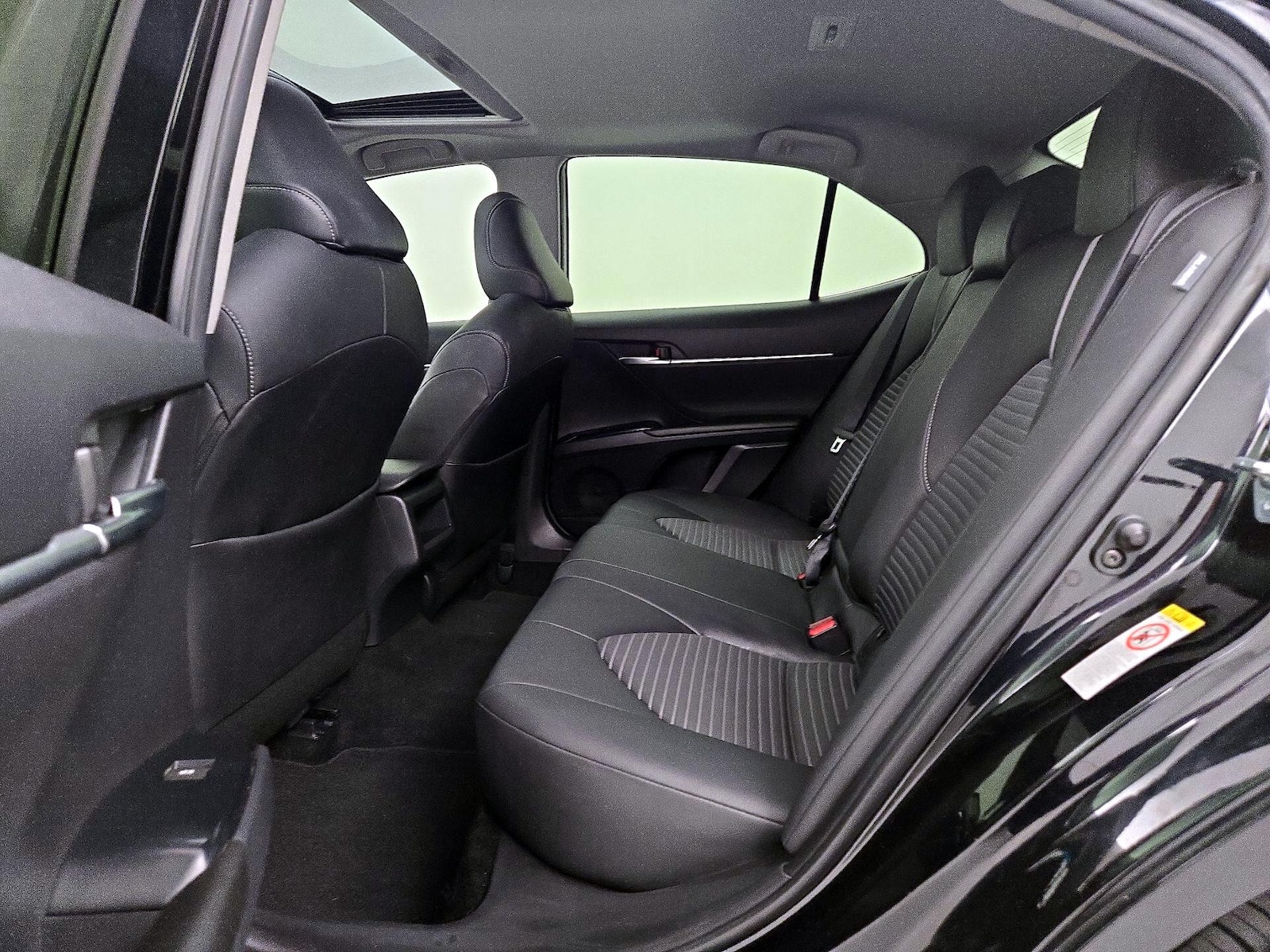 2018 Toyota Camry SE - Photo 21