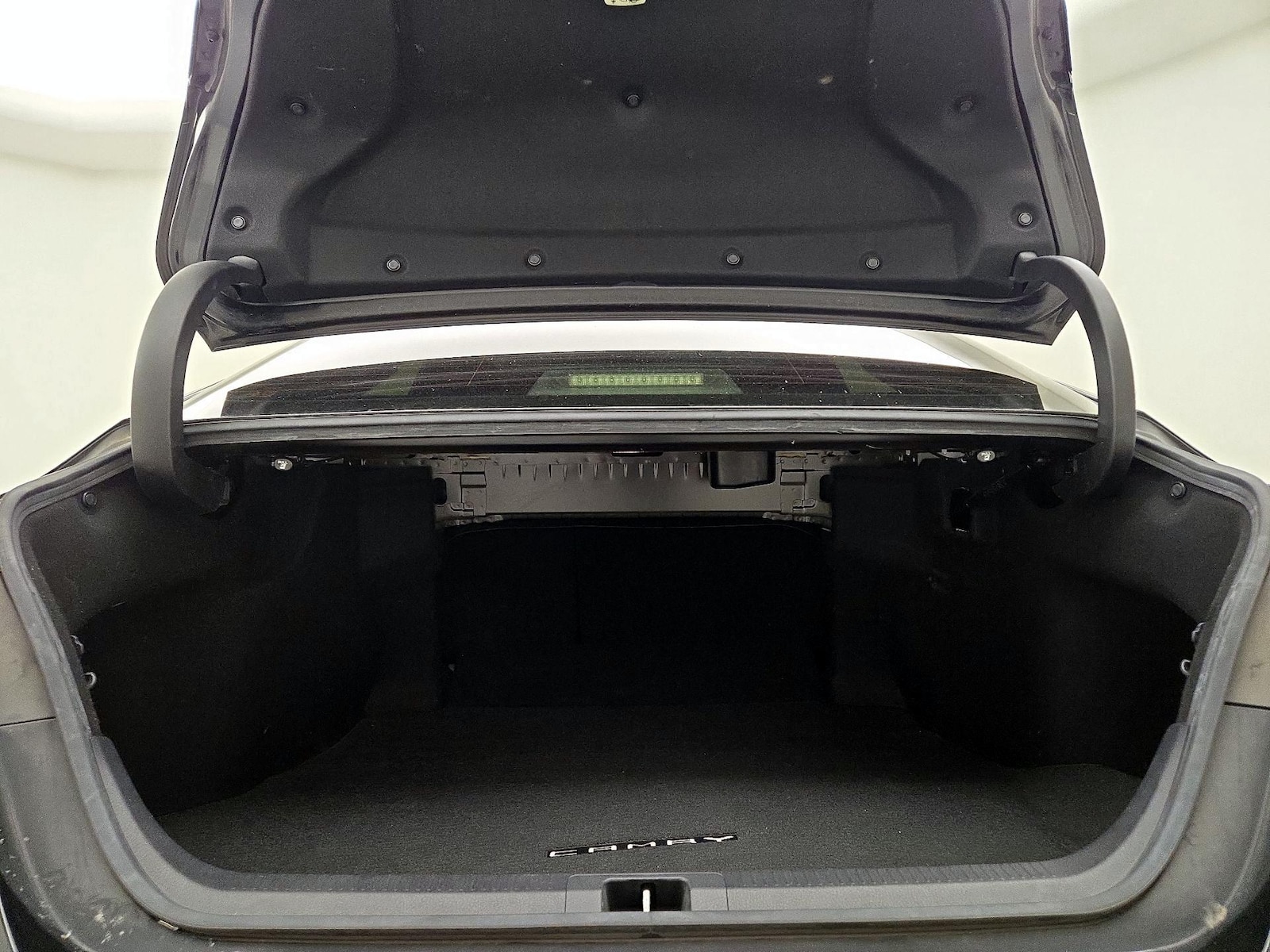 2018 Toyota Camry SE - Photo 22
