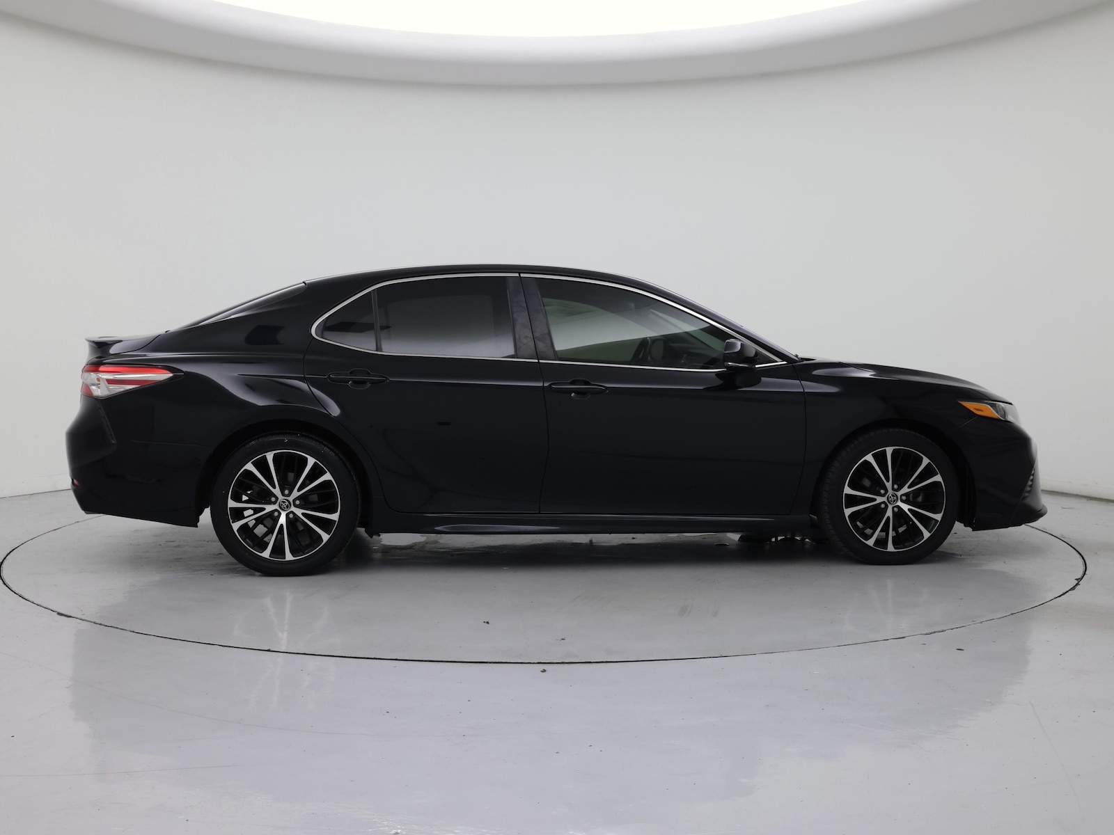 2018 Toyota Camry SE - Photo 8