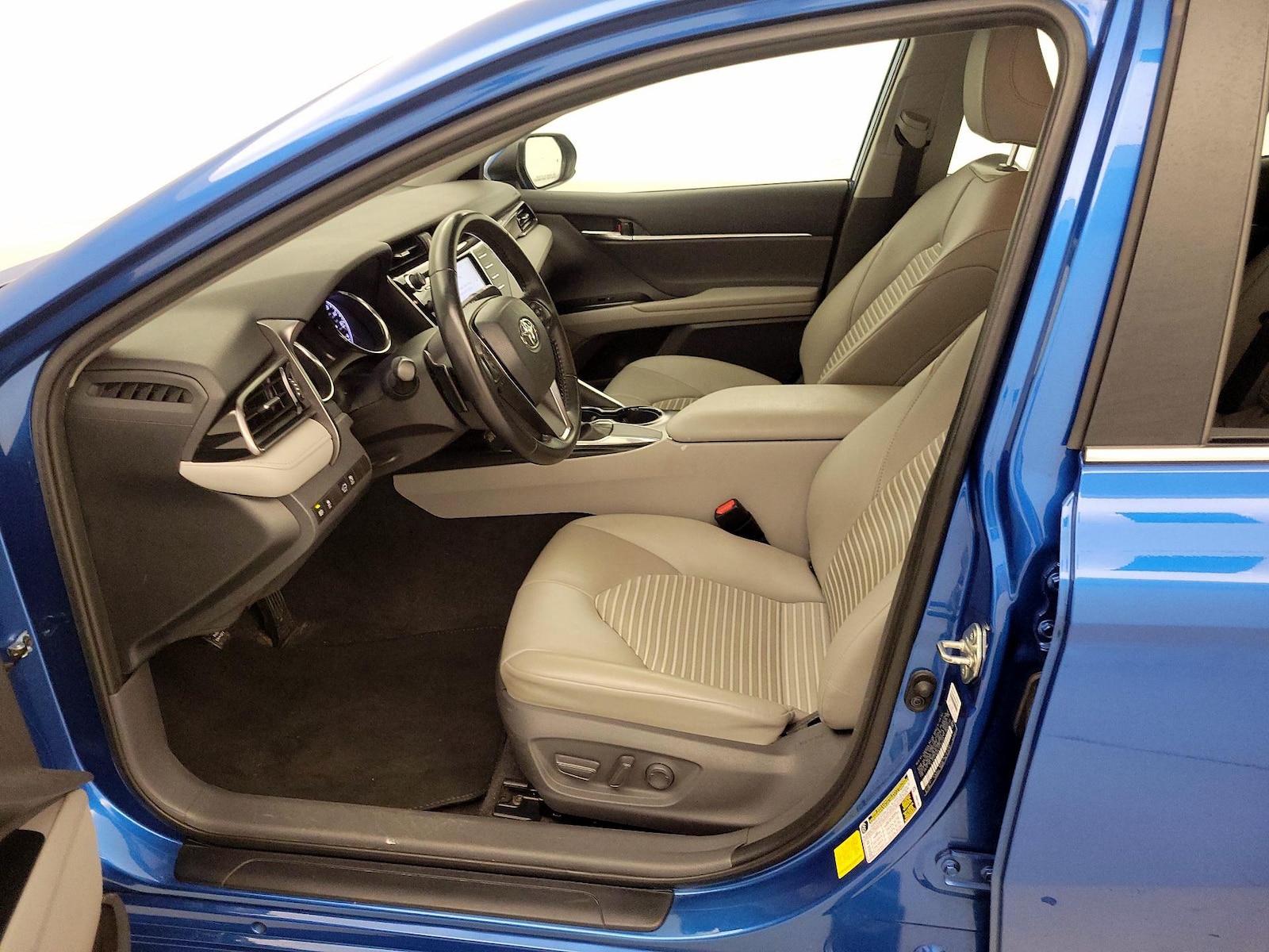 Power Seat(s) & Side Airbags