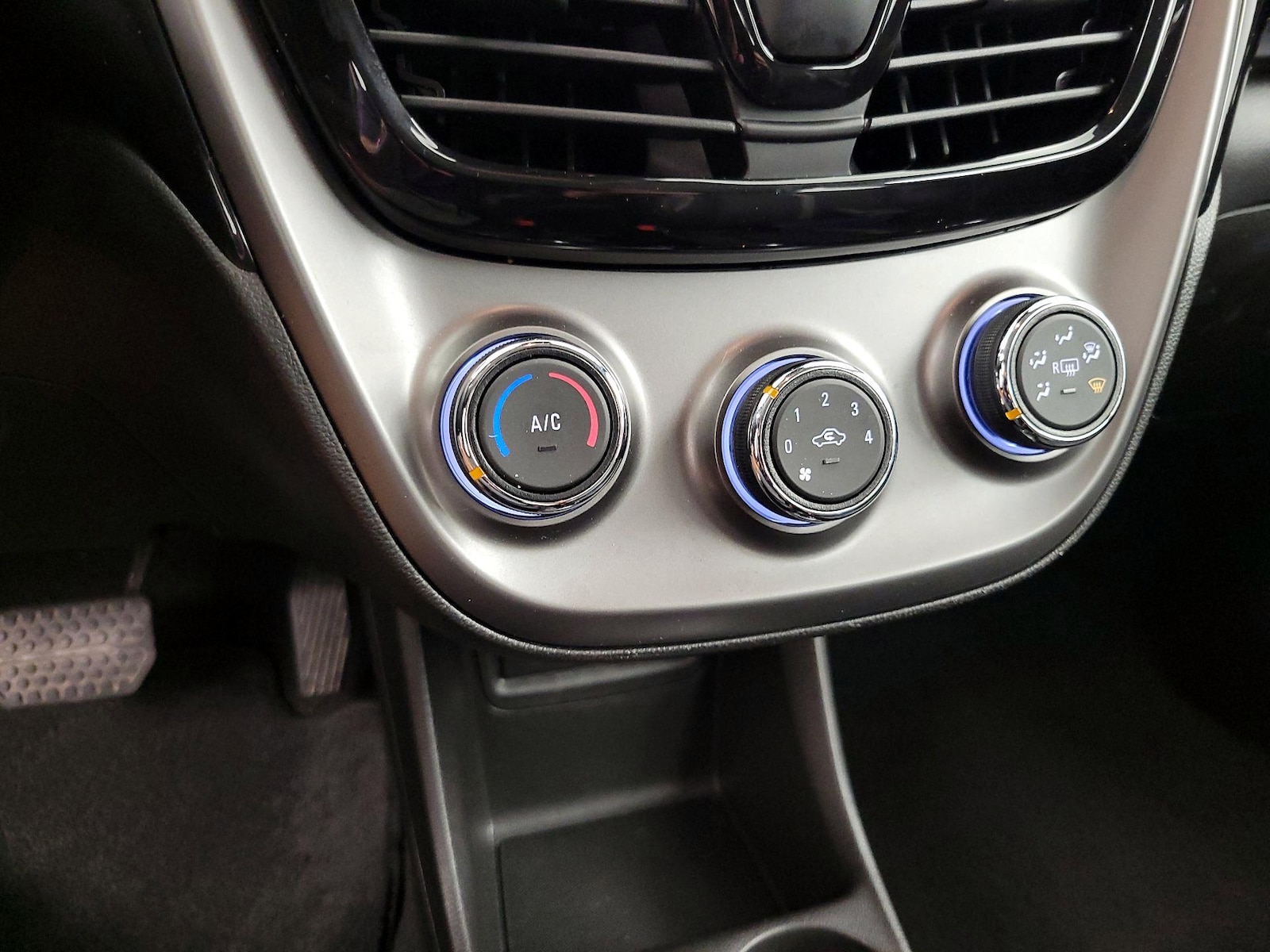 2020 Chevrolet Spark 2LT - Photo 17