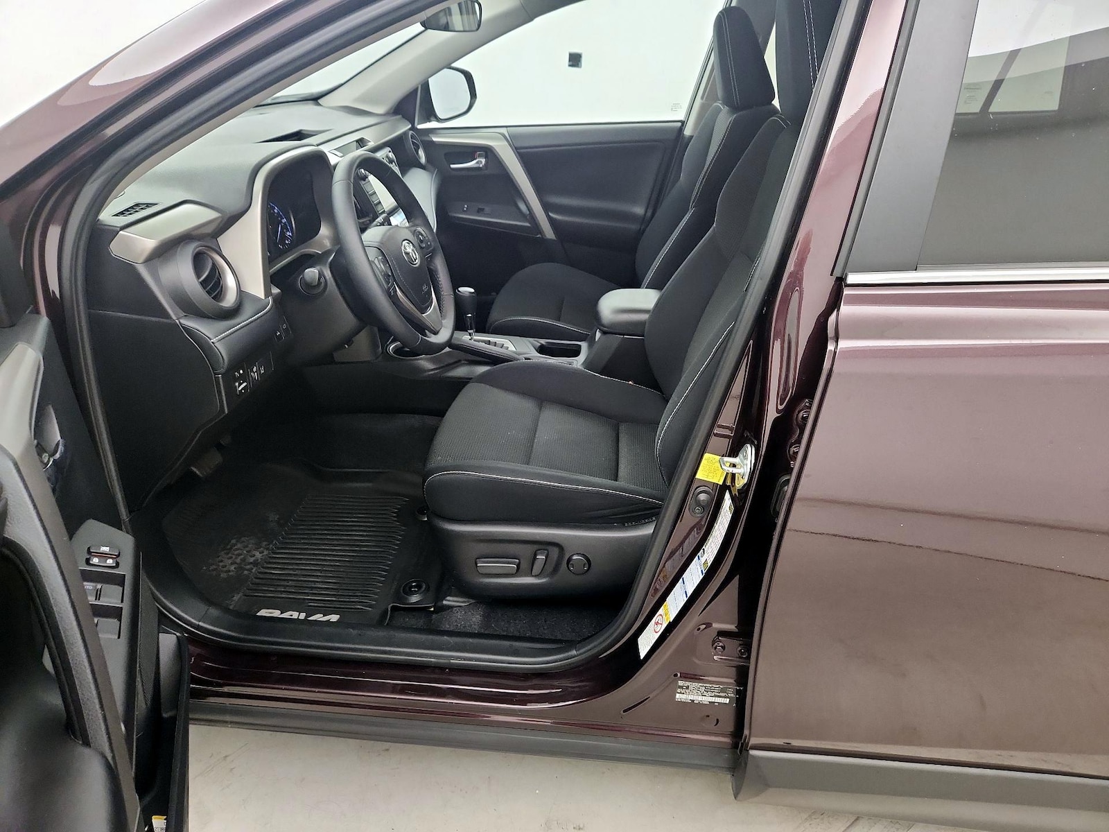 2018 Toyota RAV4 XLE - Photo 10
