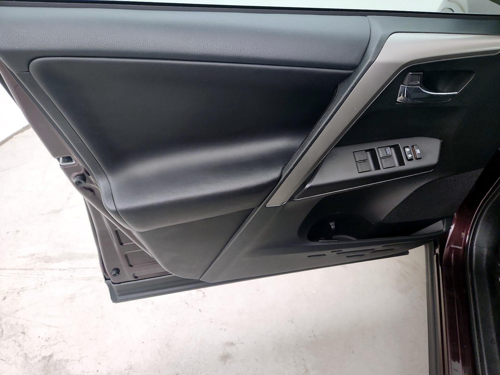 2018 Toyota RAV4 XLE - Photo 11