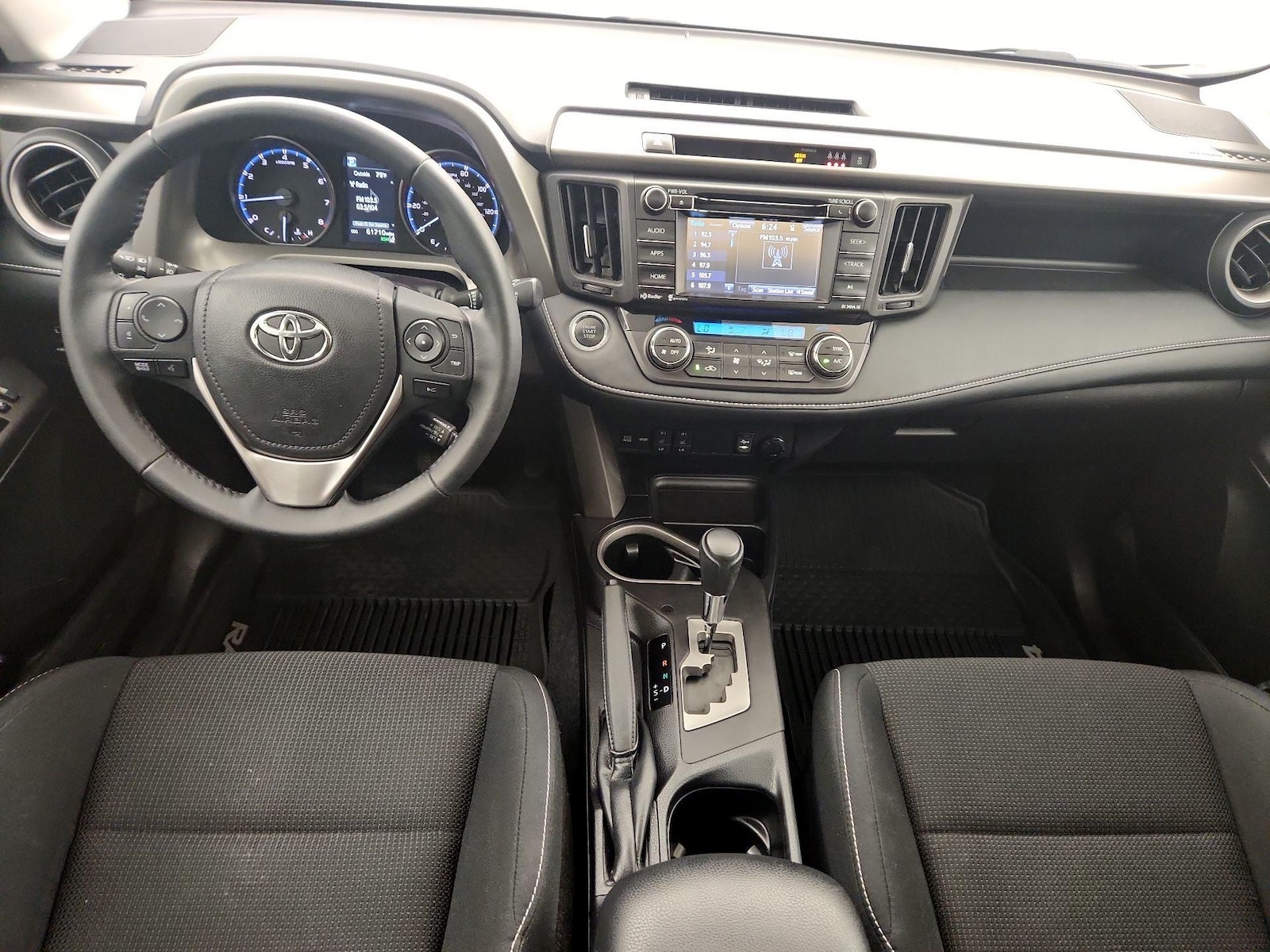 2018 Toyota RAV4 XLE - Photo 8