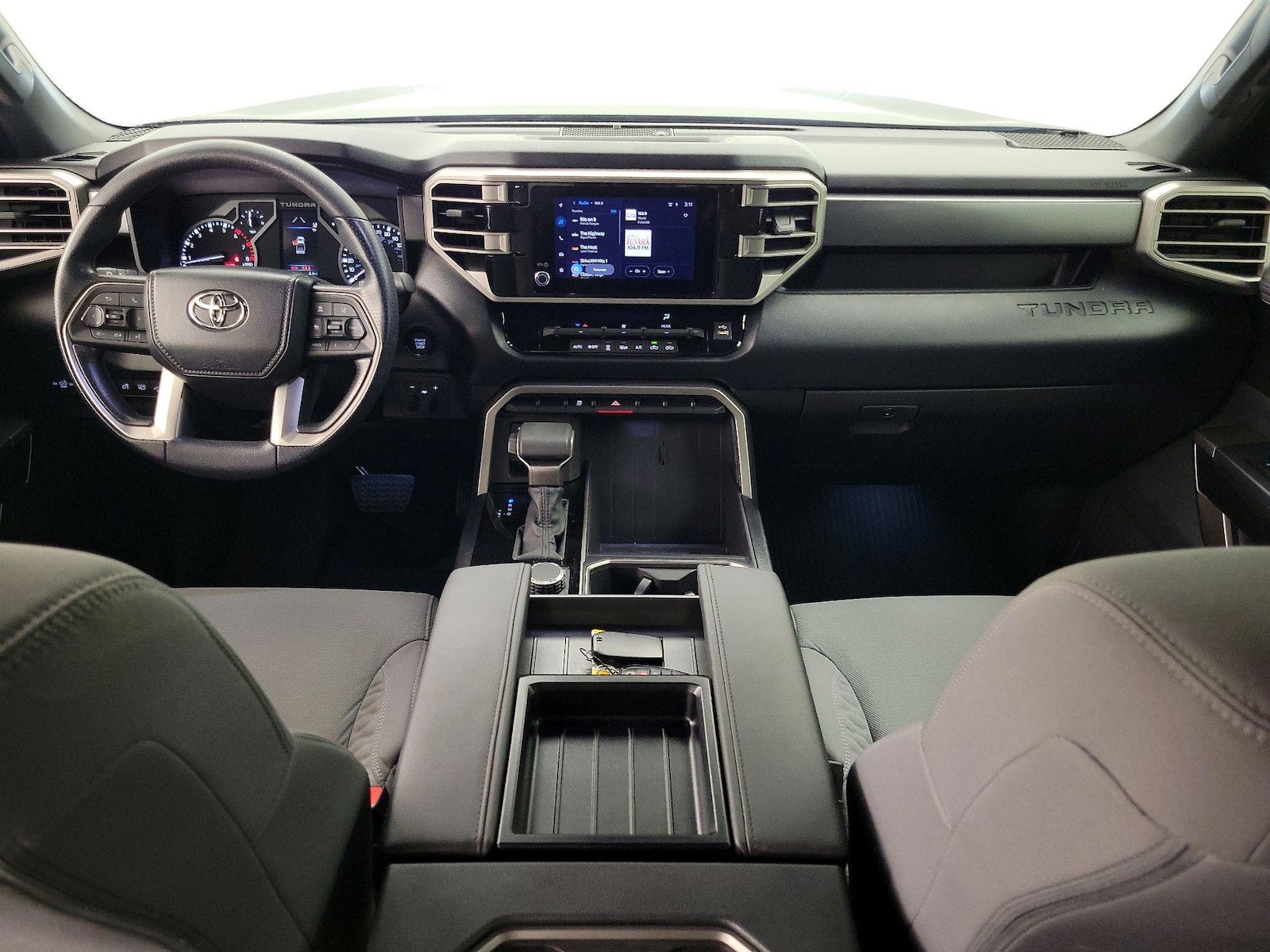 2025 Toyota Tundra SR5 - Photo 10