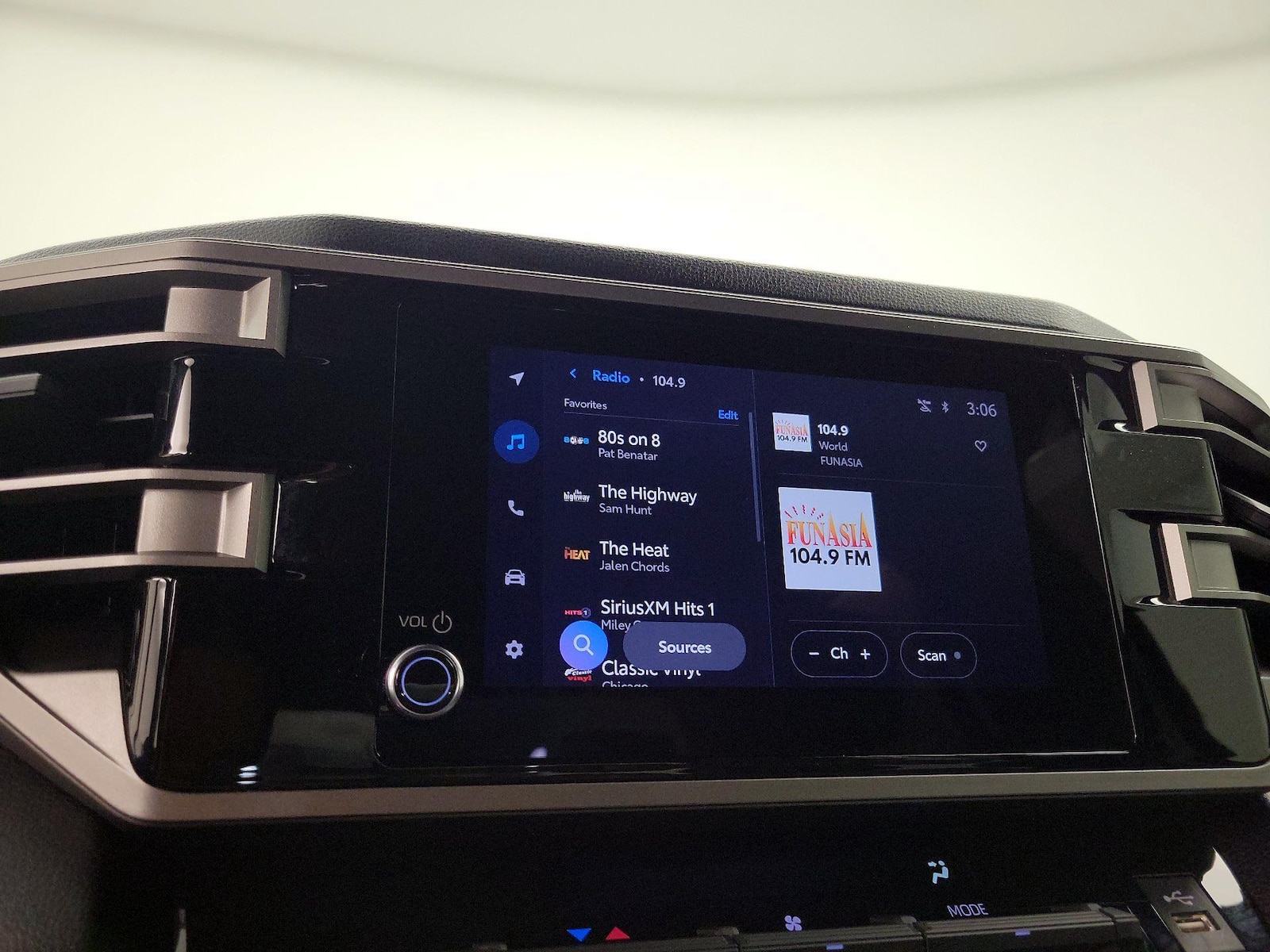 2025 Toyota Tundra SR5 - Photo 16
