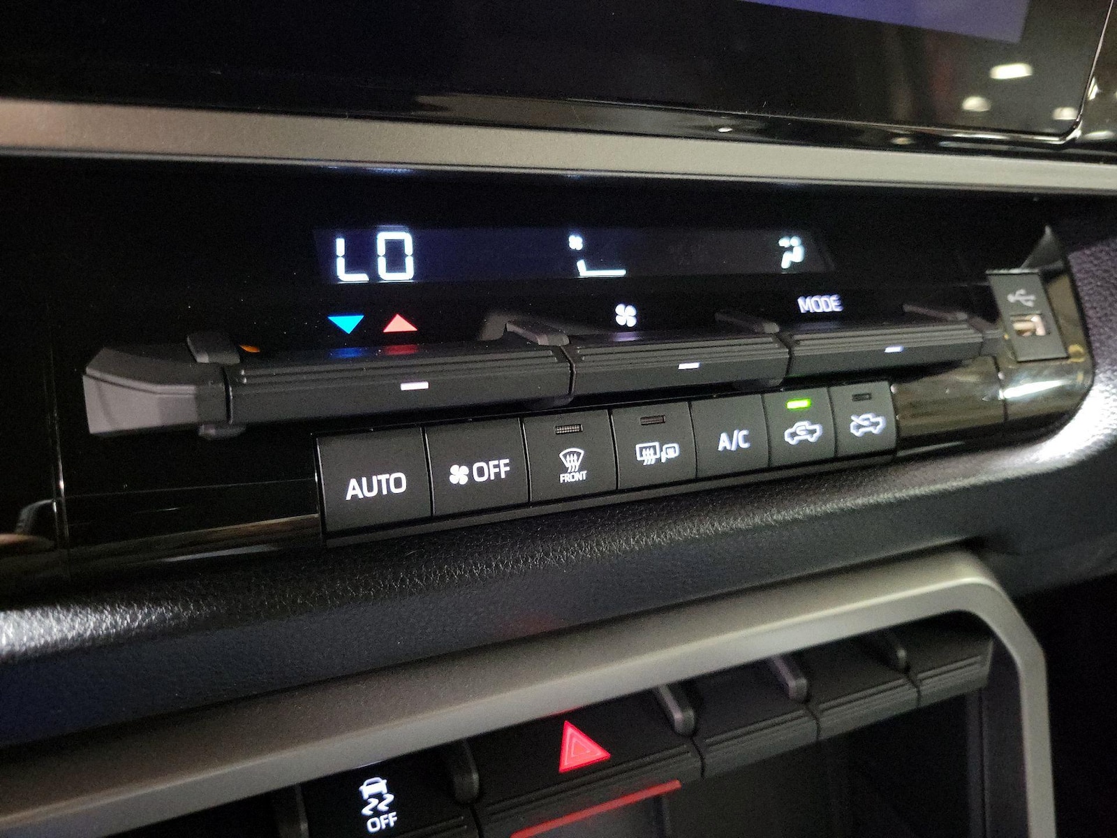 2025 Toyota Tundra SR5 - Photo 17