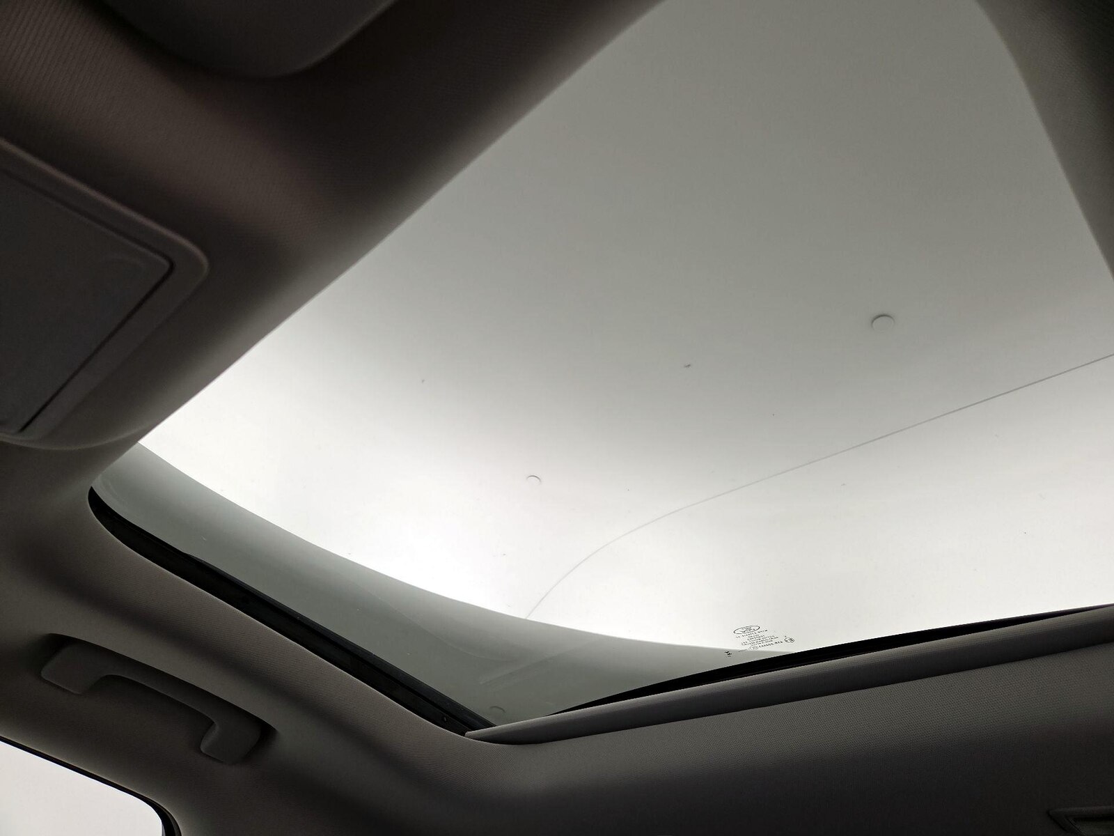 Sunroof(s) & Overhead Airbags