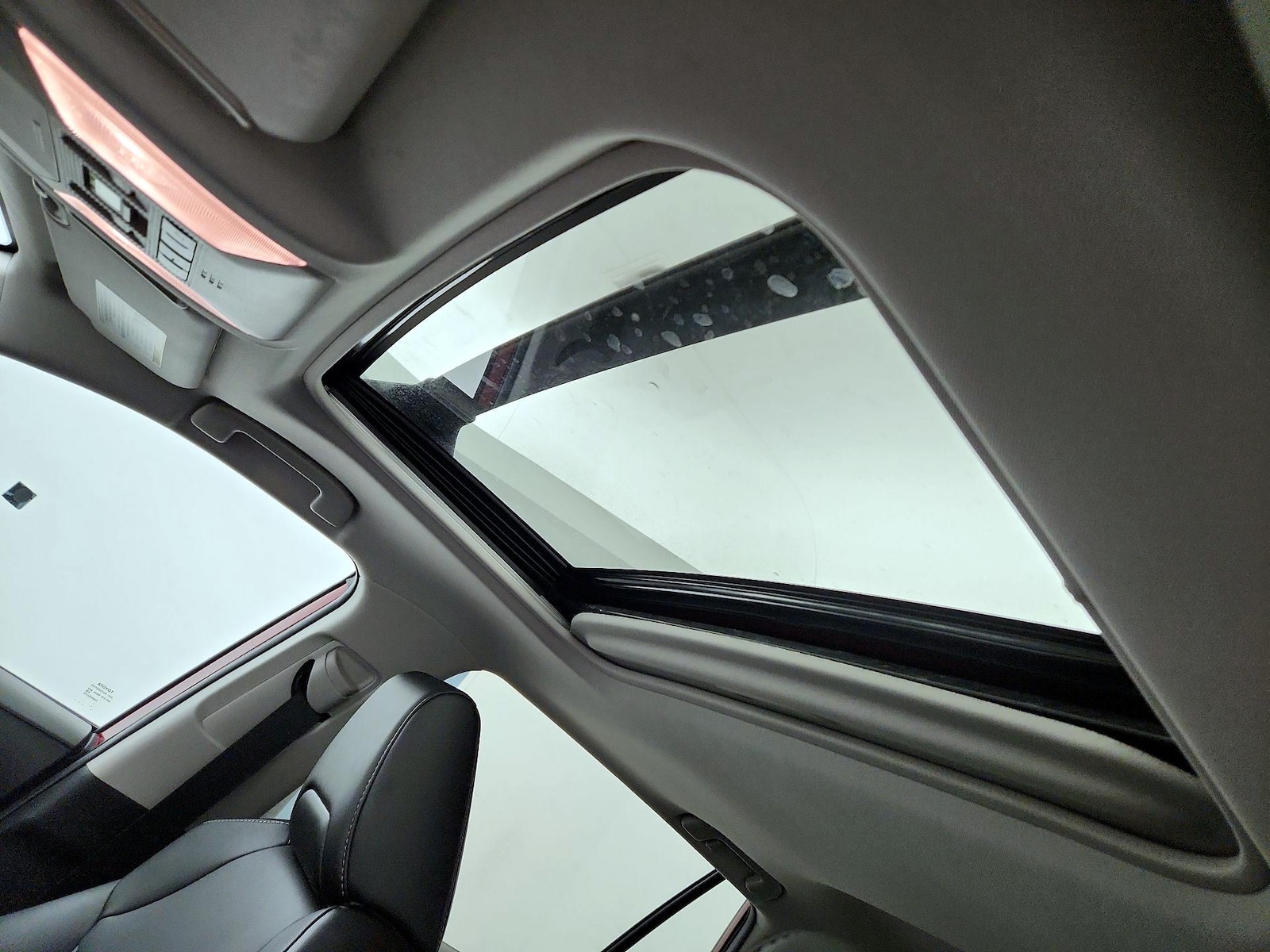 Sunroof(s) & Overhead Airbags