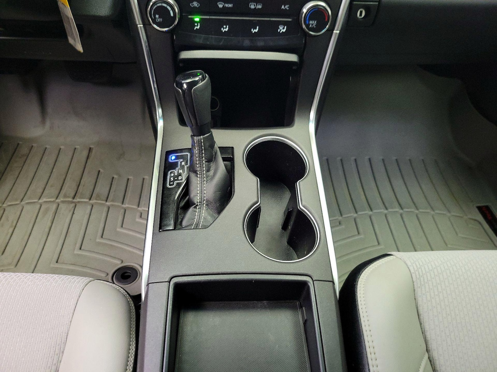 2016 Toyota Camry Special Edition - Photo 17