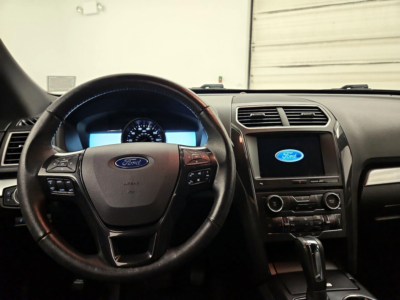 2017 Ford Explorer XLT - Photo 10