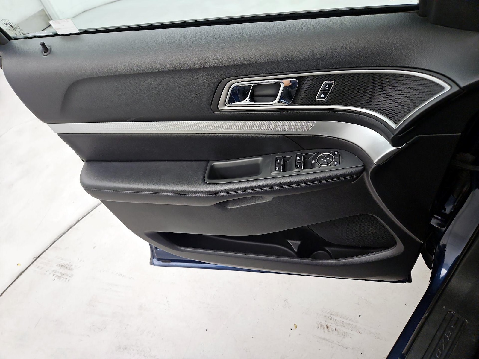 2017 Ford Explorer XLT - Photo 13