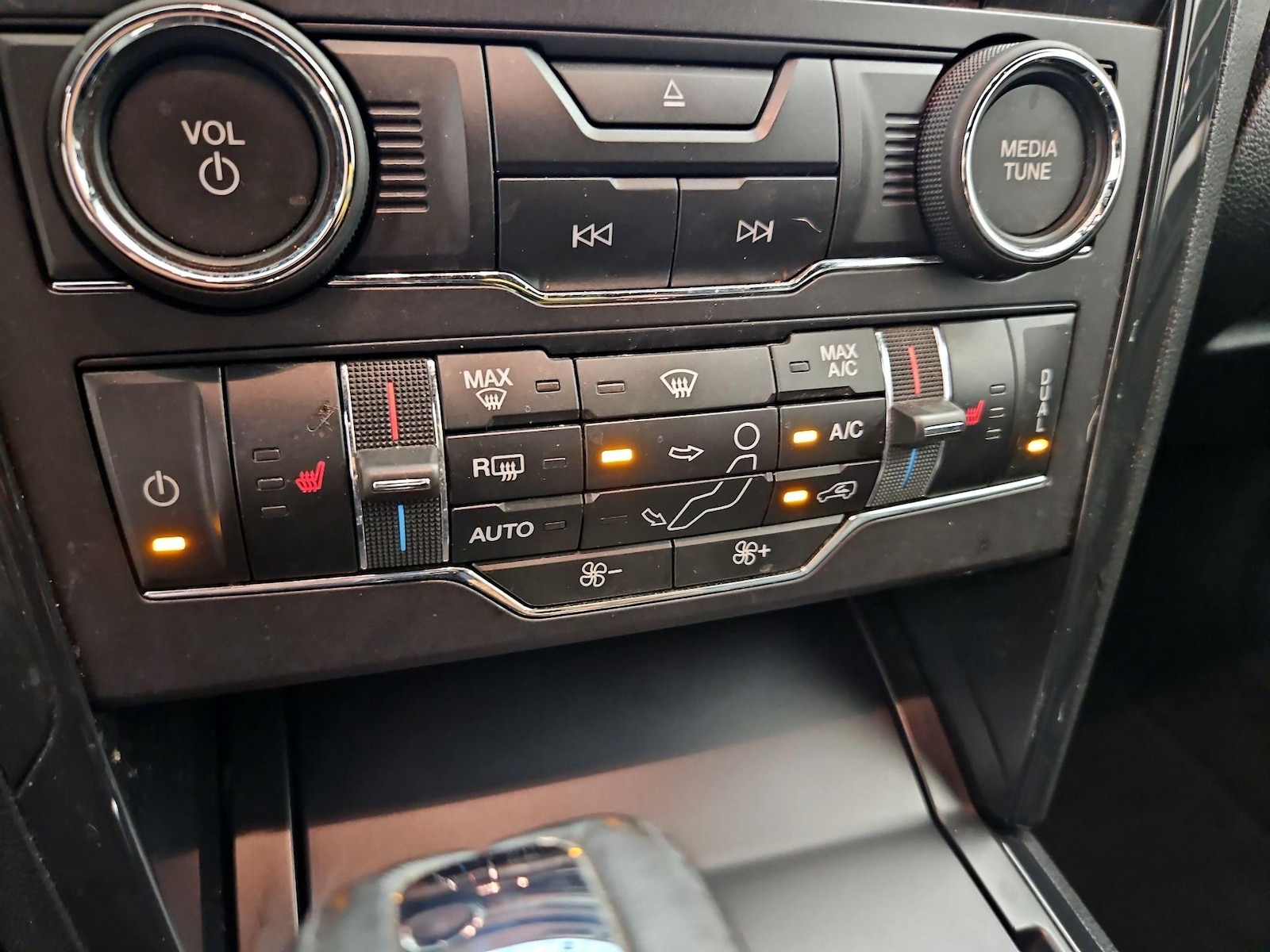 2017 Ford Explorer XLT - Photo 17
