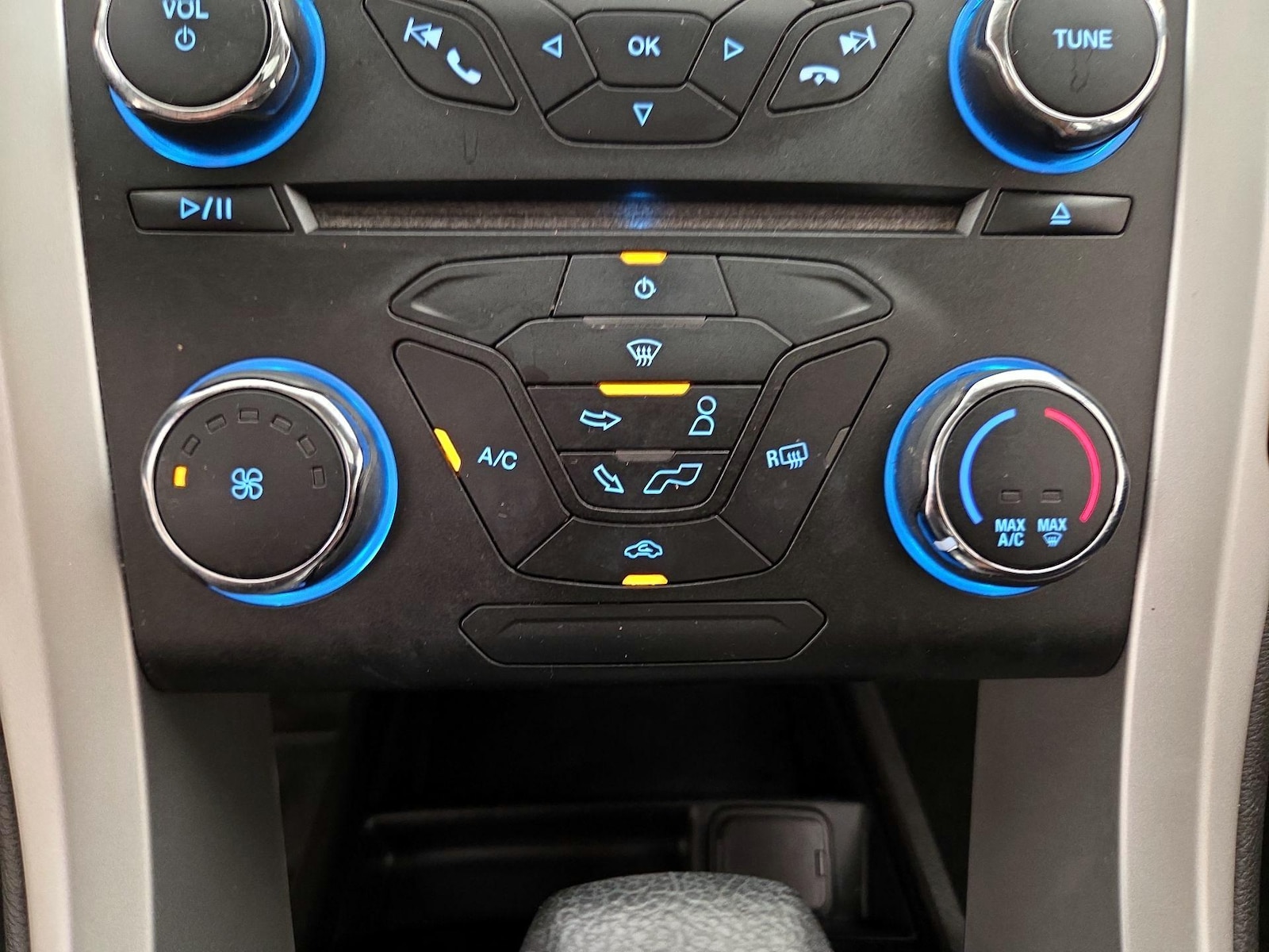 2014 Ford Fusion SE - Photo 17