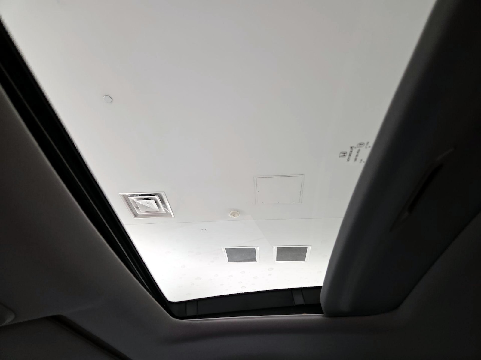 Sunroof(s) & Overhead Airbags