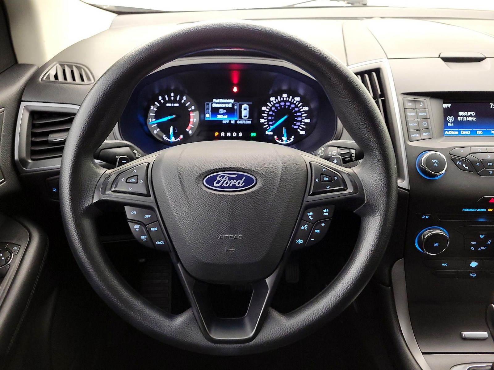 2018 Ford Edge SE - Photo 11