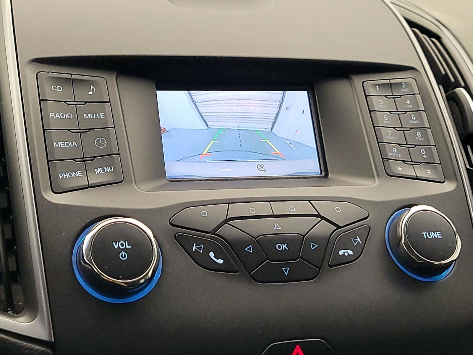 2018 Ford Edge SE - Photo 15