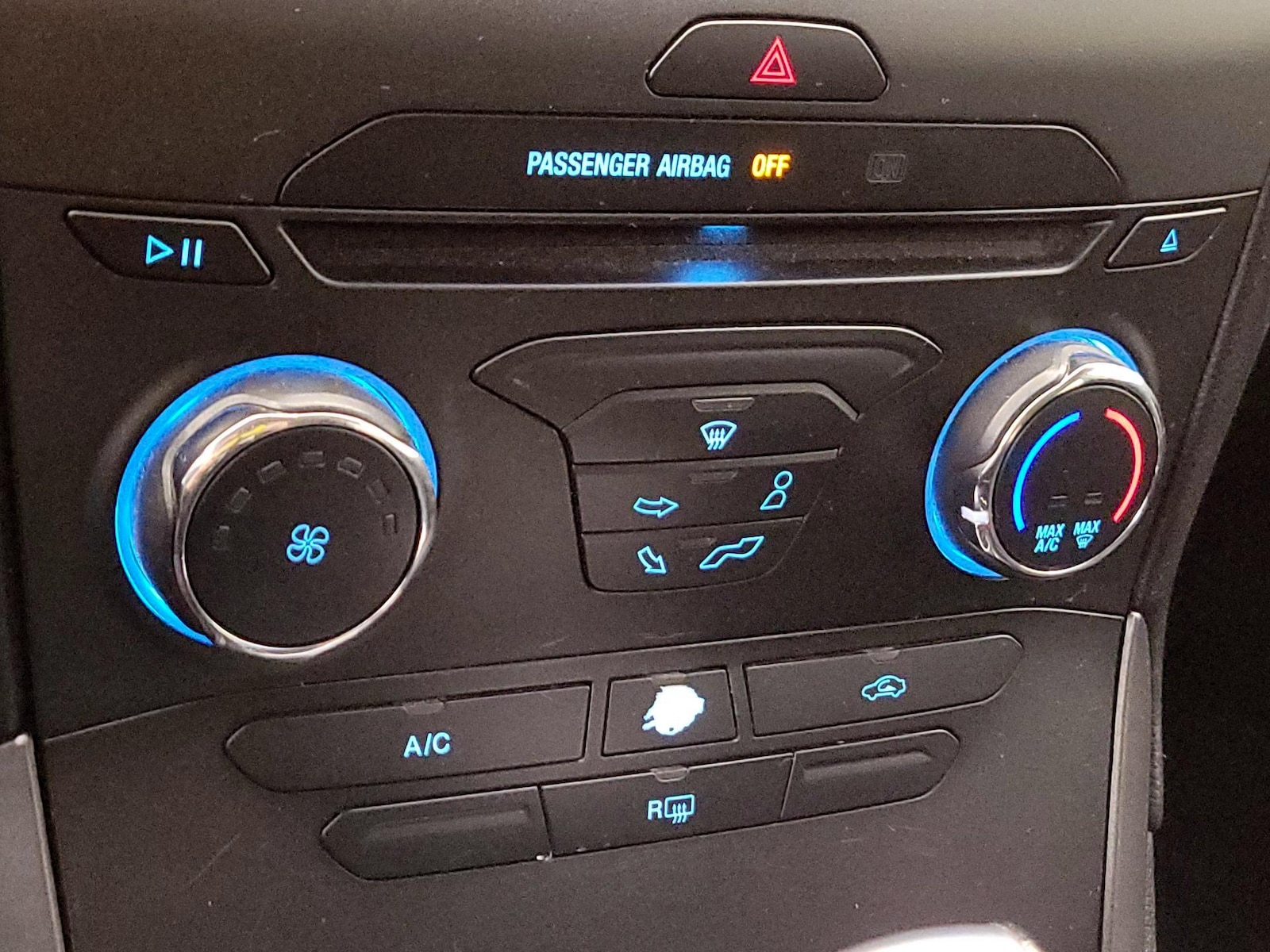 2018 Ford Edge SE - Photo 17