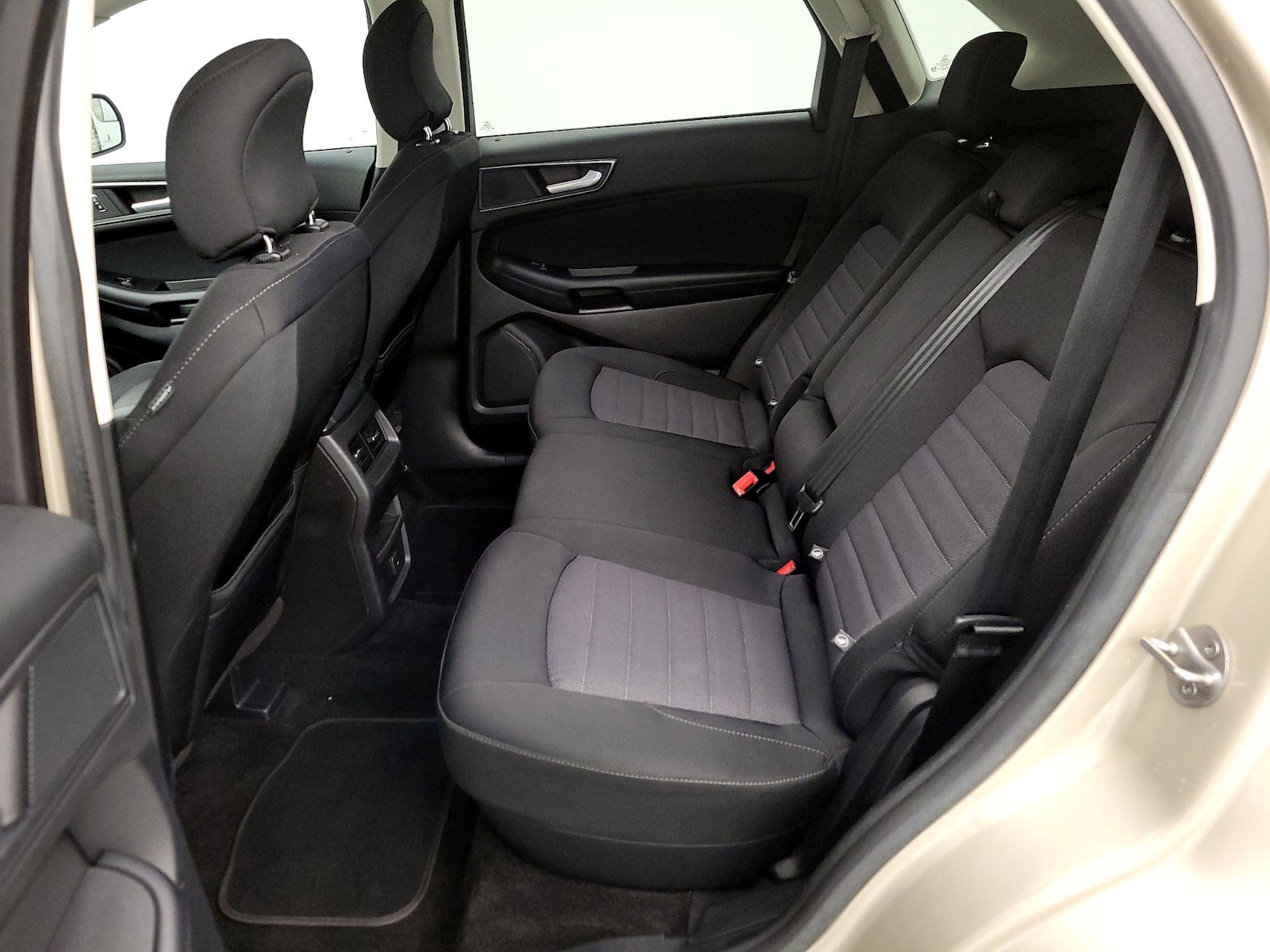 2018 Ford Edge SE - Photo 20