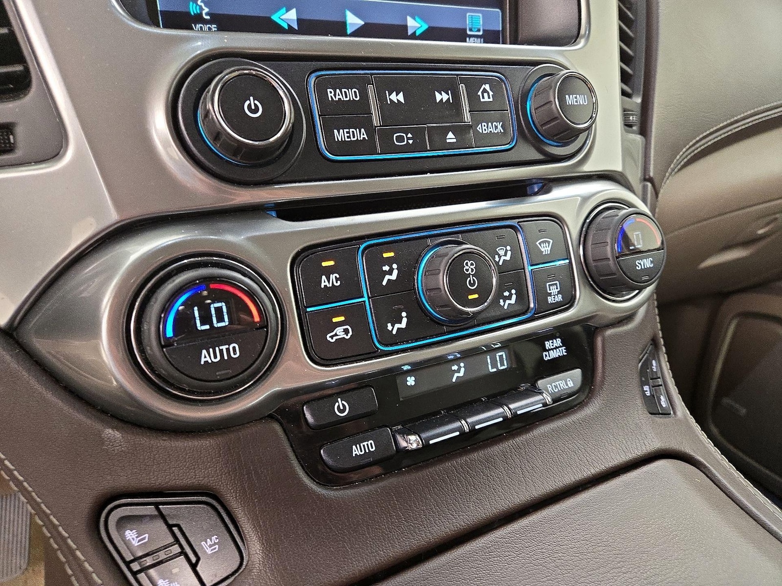 2015 Chevrolet Tahoe LTZ - Photo 17