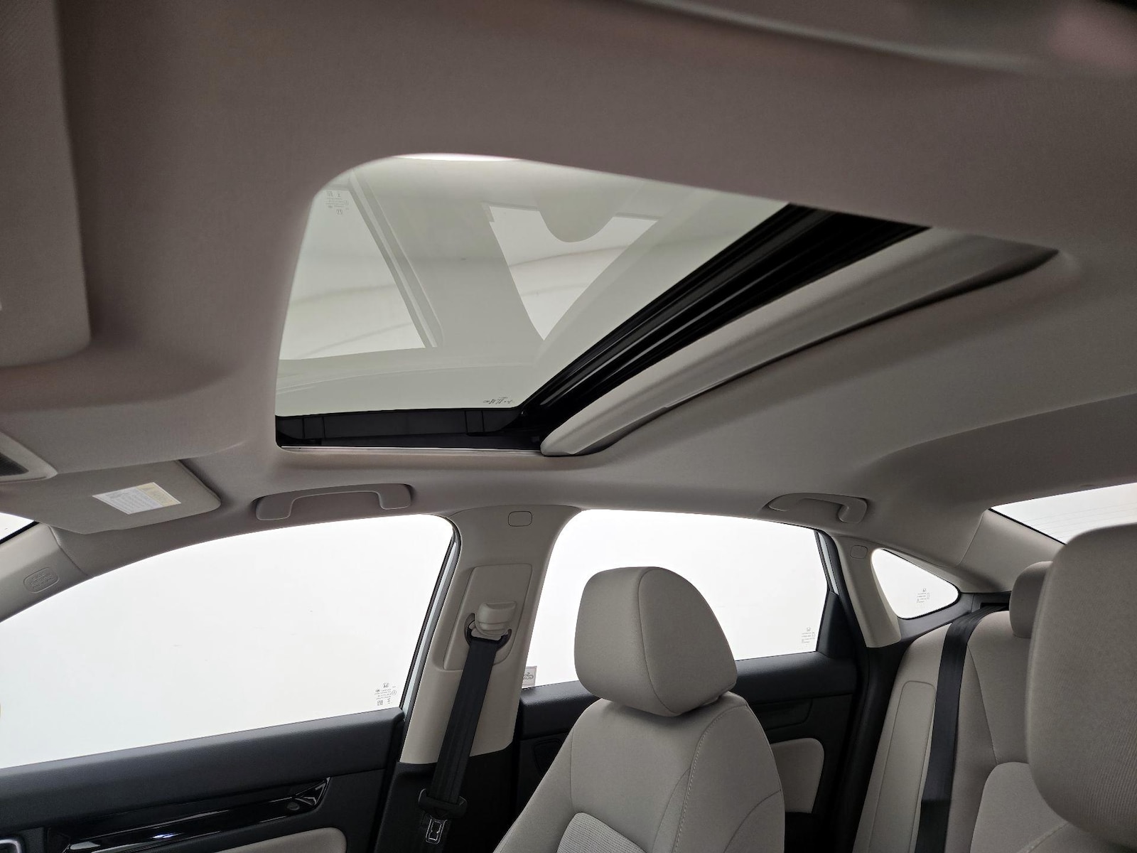 Sunroof(s) & Overhead Airbags