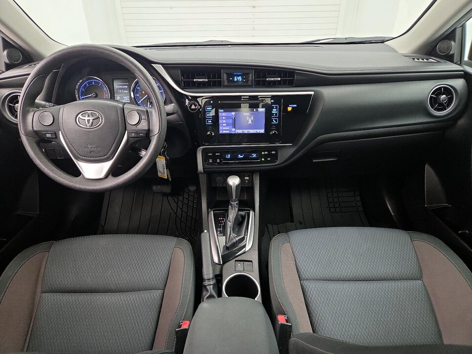 2019 Toyota Corolla LE - Photo 10