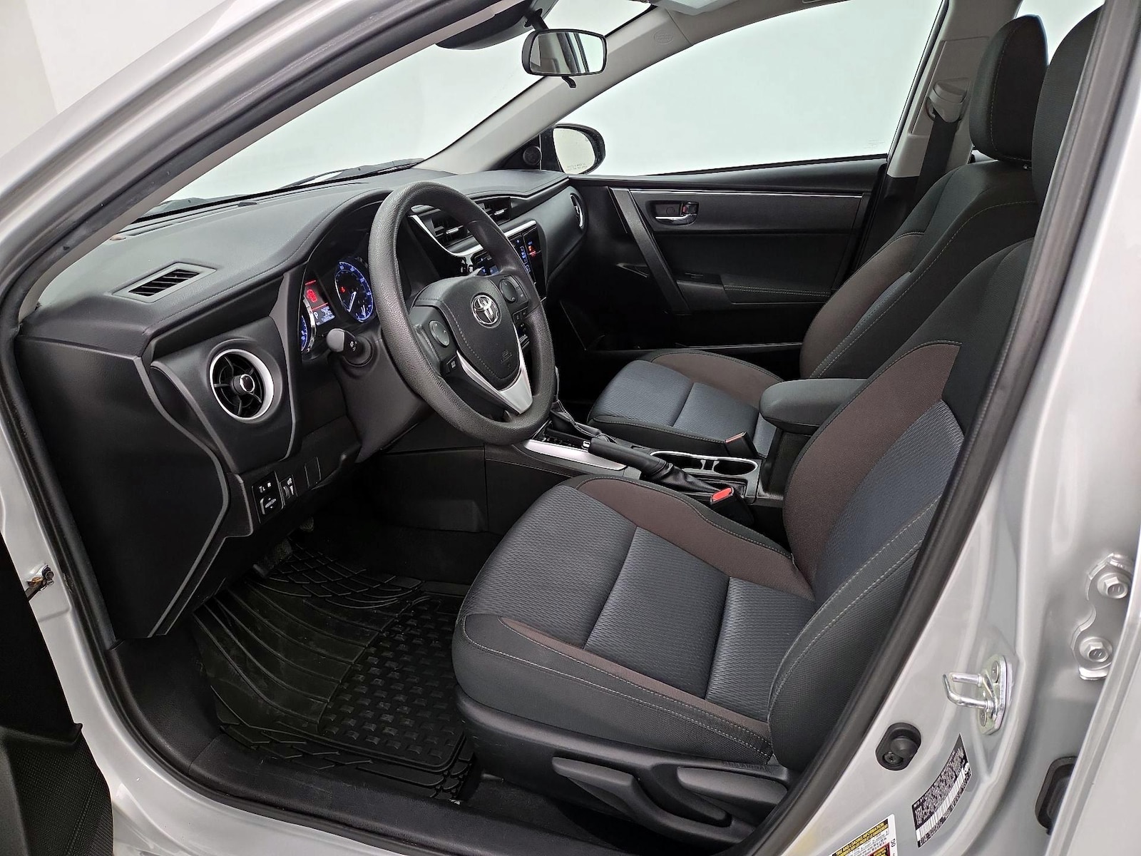 2019 Toyota Corolla LE - Photo 12