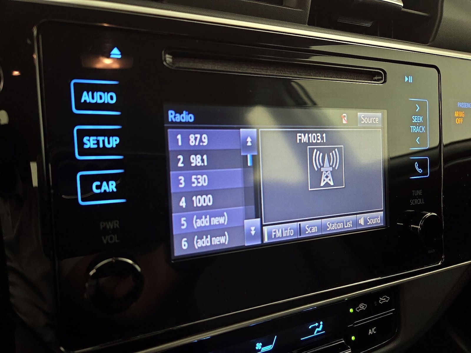 2019 Toyota Corolla LE - Photo 16