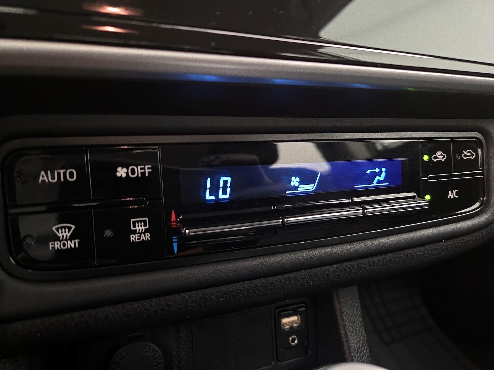 2019 Toyota Corolla LE - Photo 17