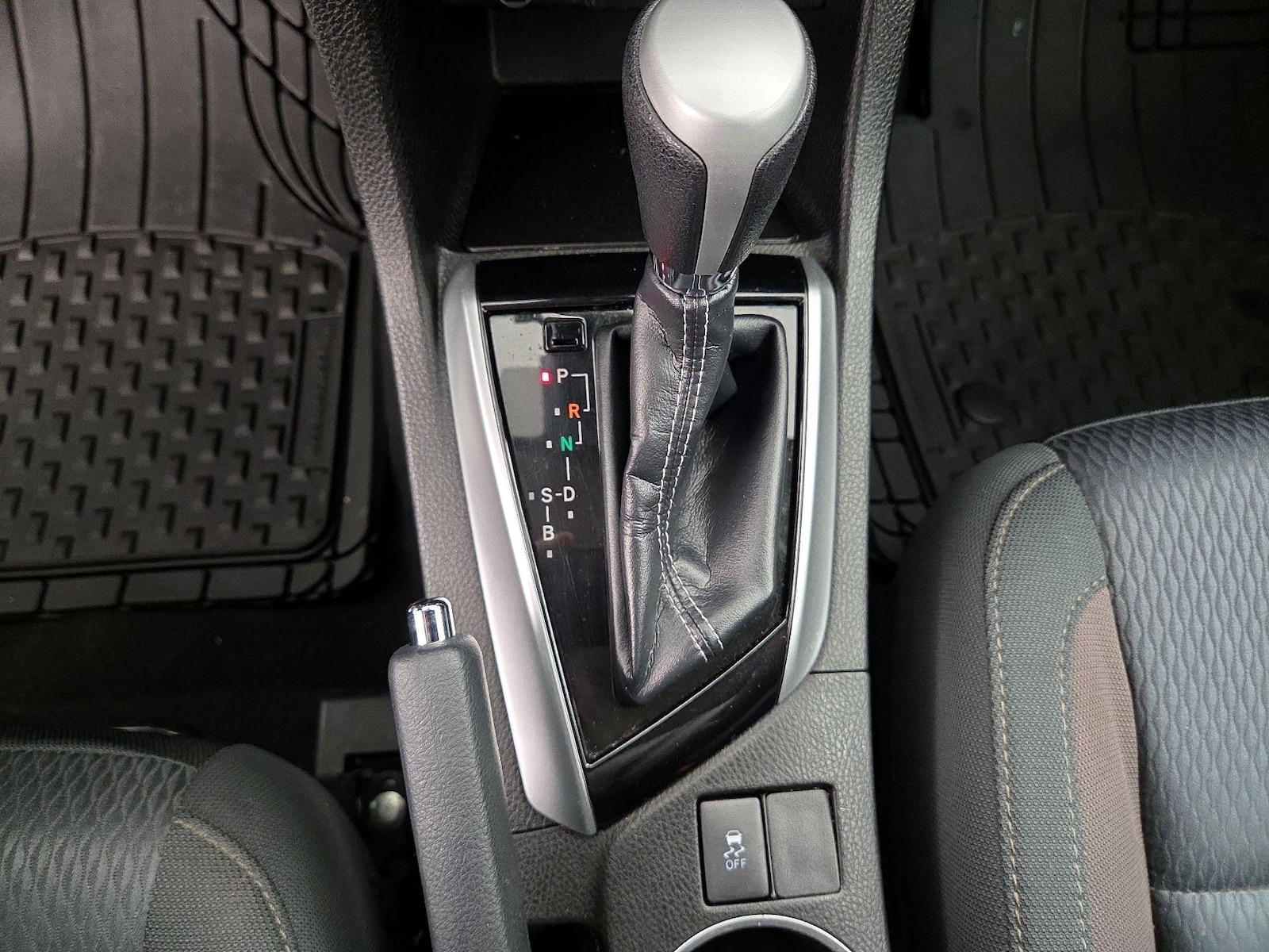 2019 Toyota Corolla LE - Photo 18