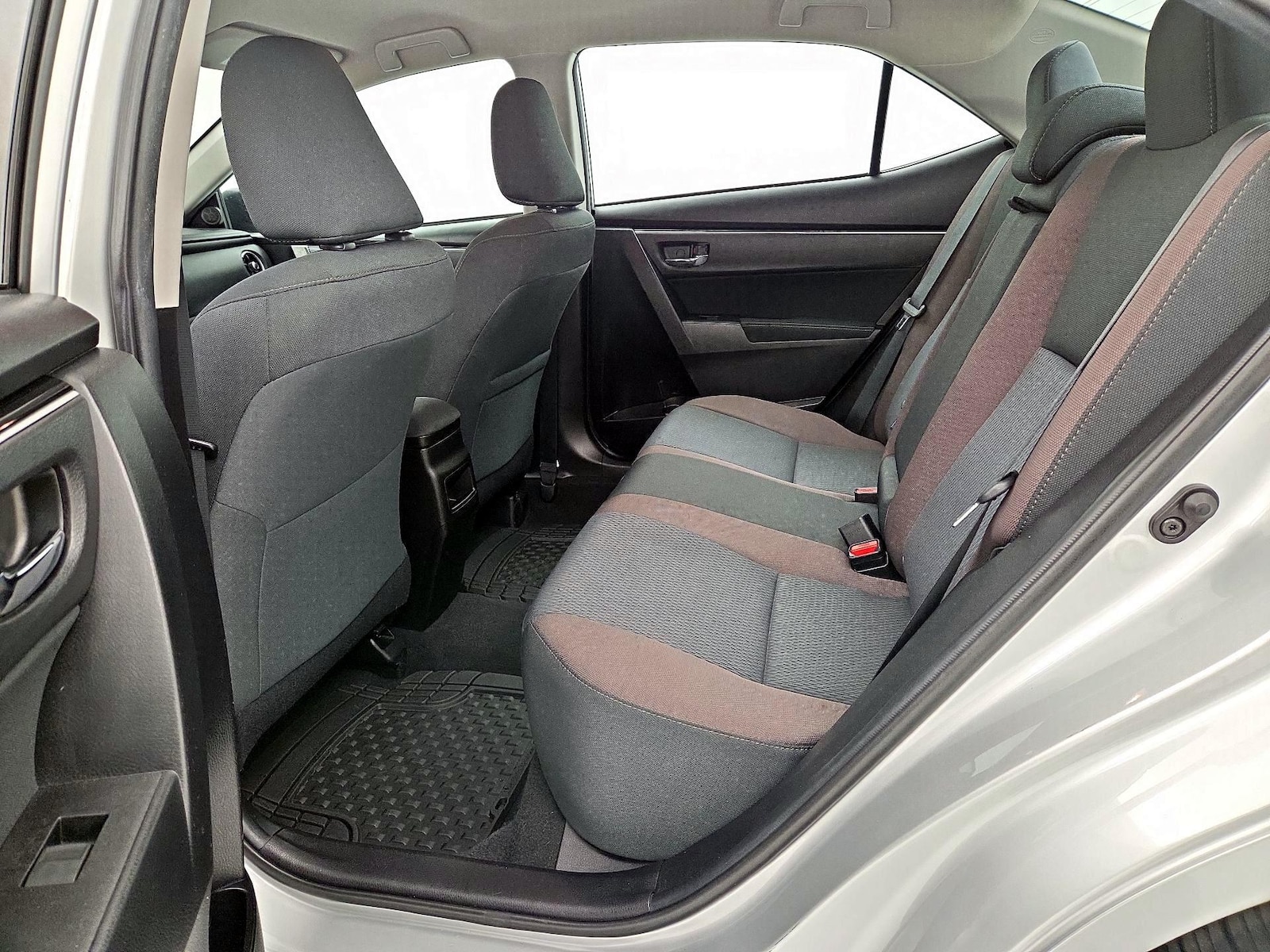 2019 Toyota Corolla LE - Photo 20