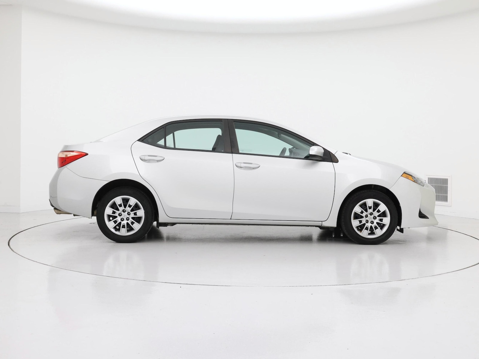 2019 Toyota Corolla LE - Photo 8