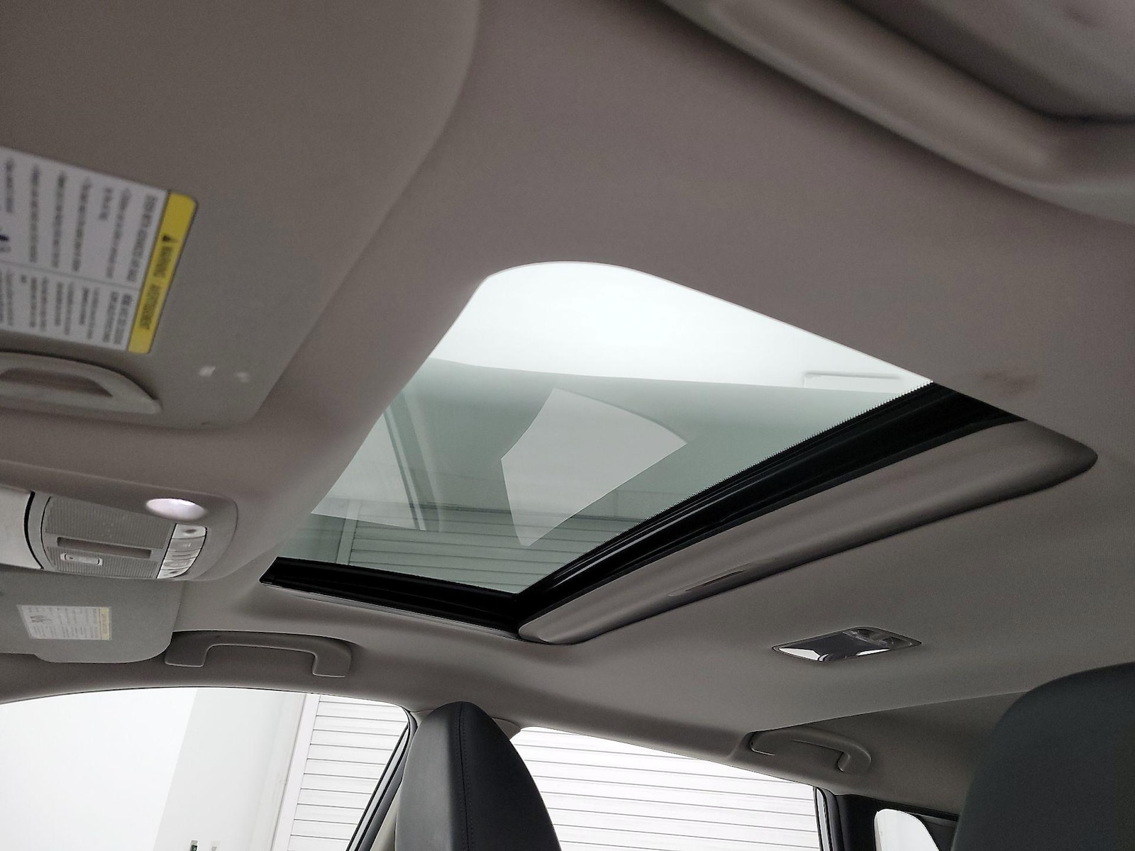 Sunroof(s) & Overhead Airbags