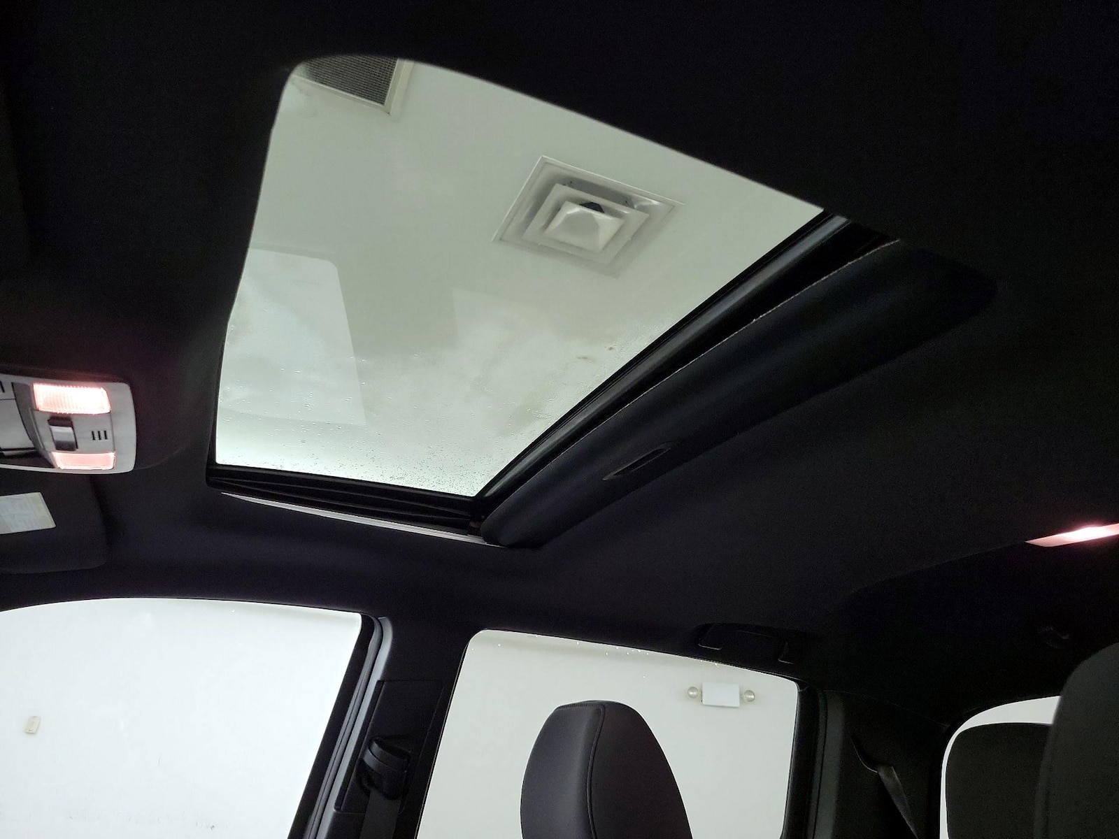 Sunroof(s) & Overhead Airbags