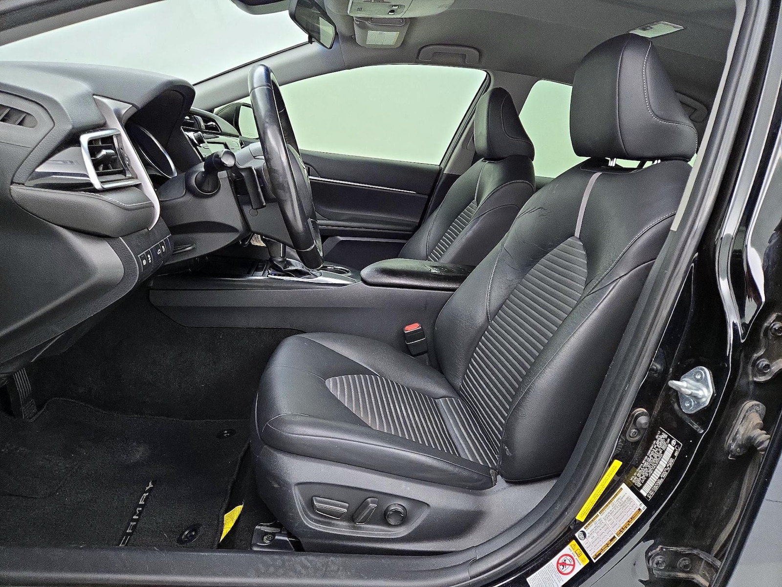2018 Toyota Camry SE - Photo 10